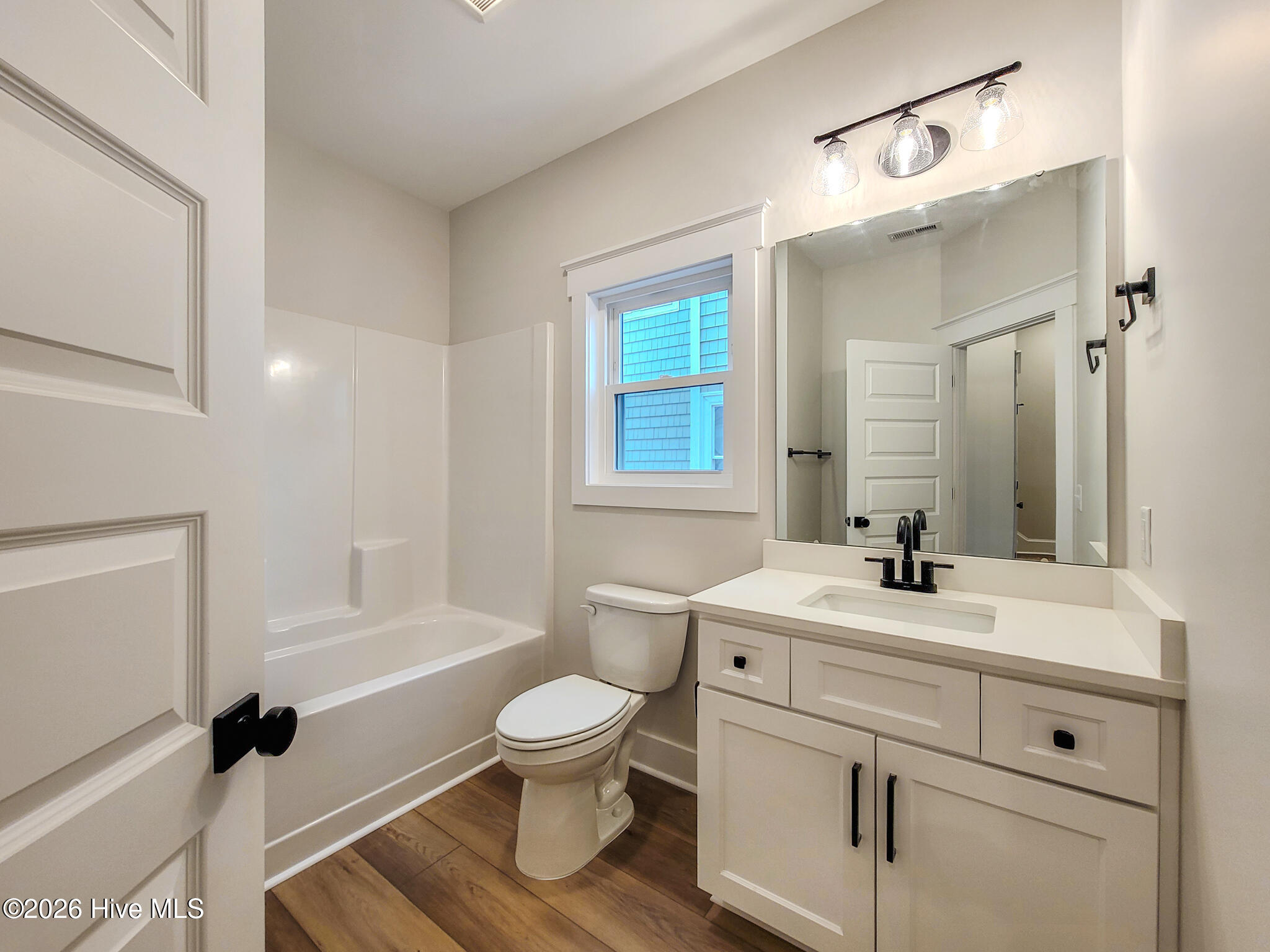 100553642 | Photo 40