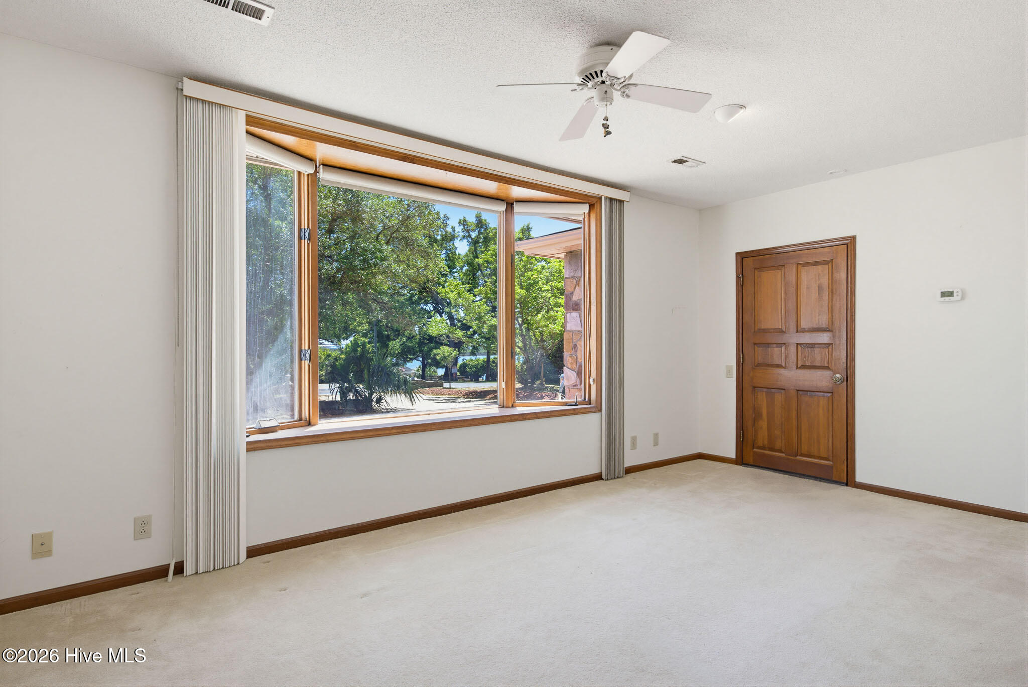 100568983 | Photo 30