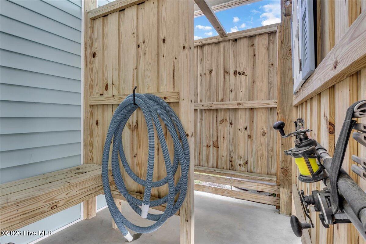 100569217 | Photo 49