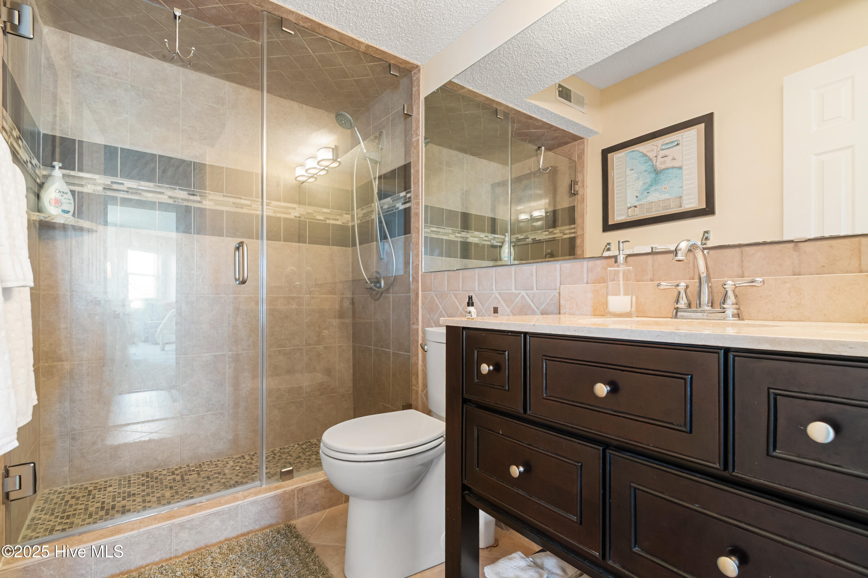 100510690 | Photo 14