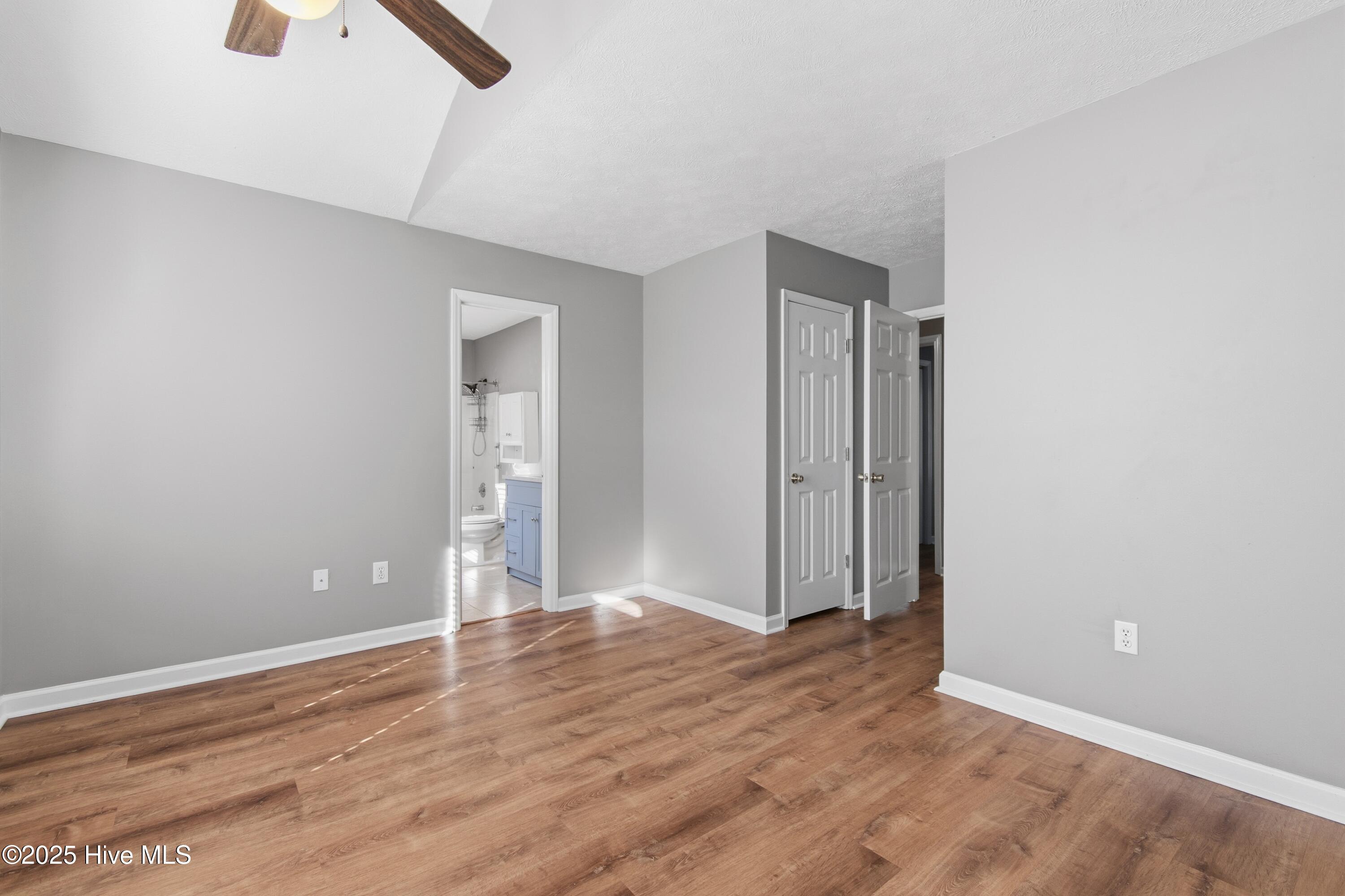 100546463 | Photo 23