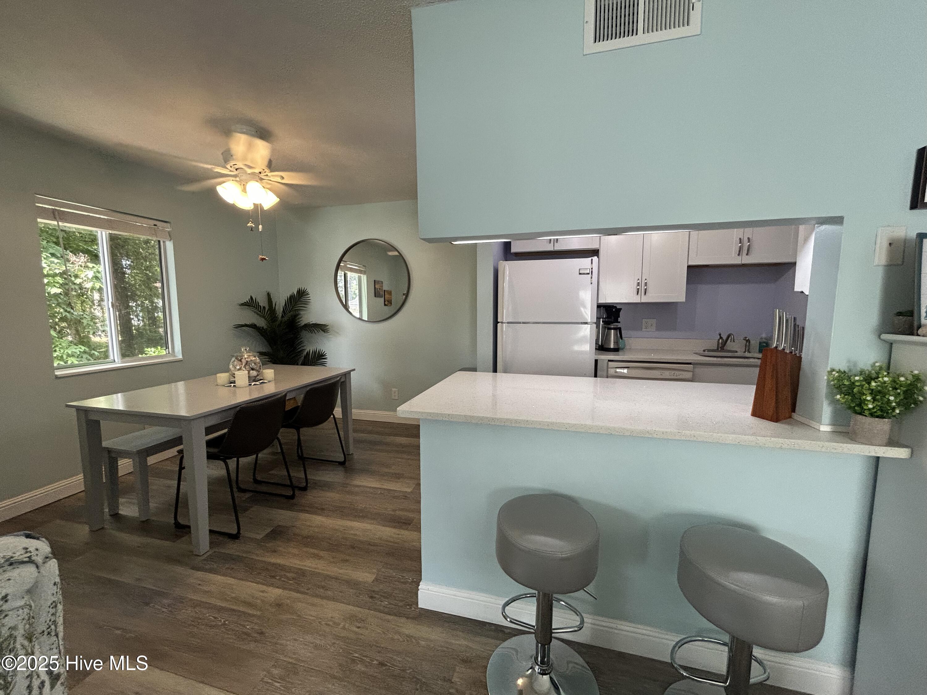 100527261 | Photo 11