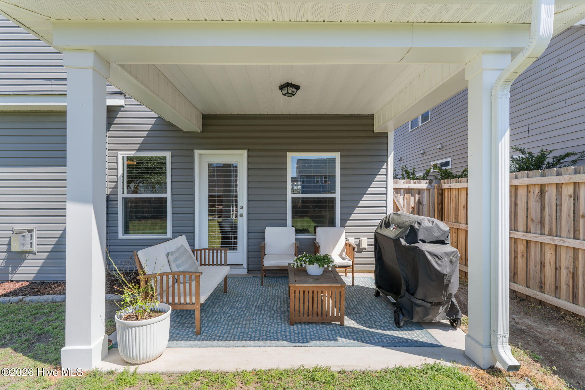 100557383 | Photo 42