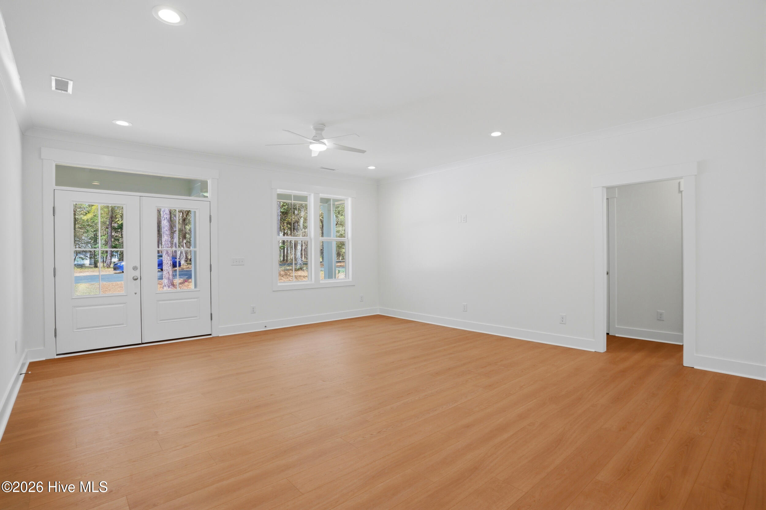 100556928 | Photo 14