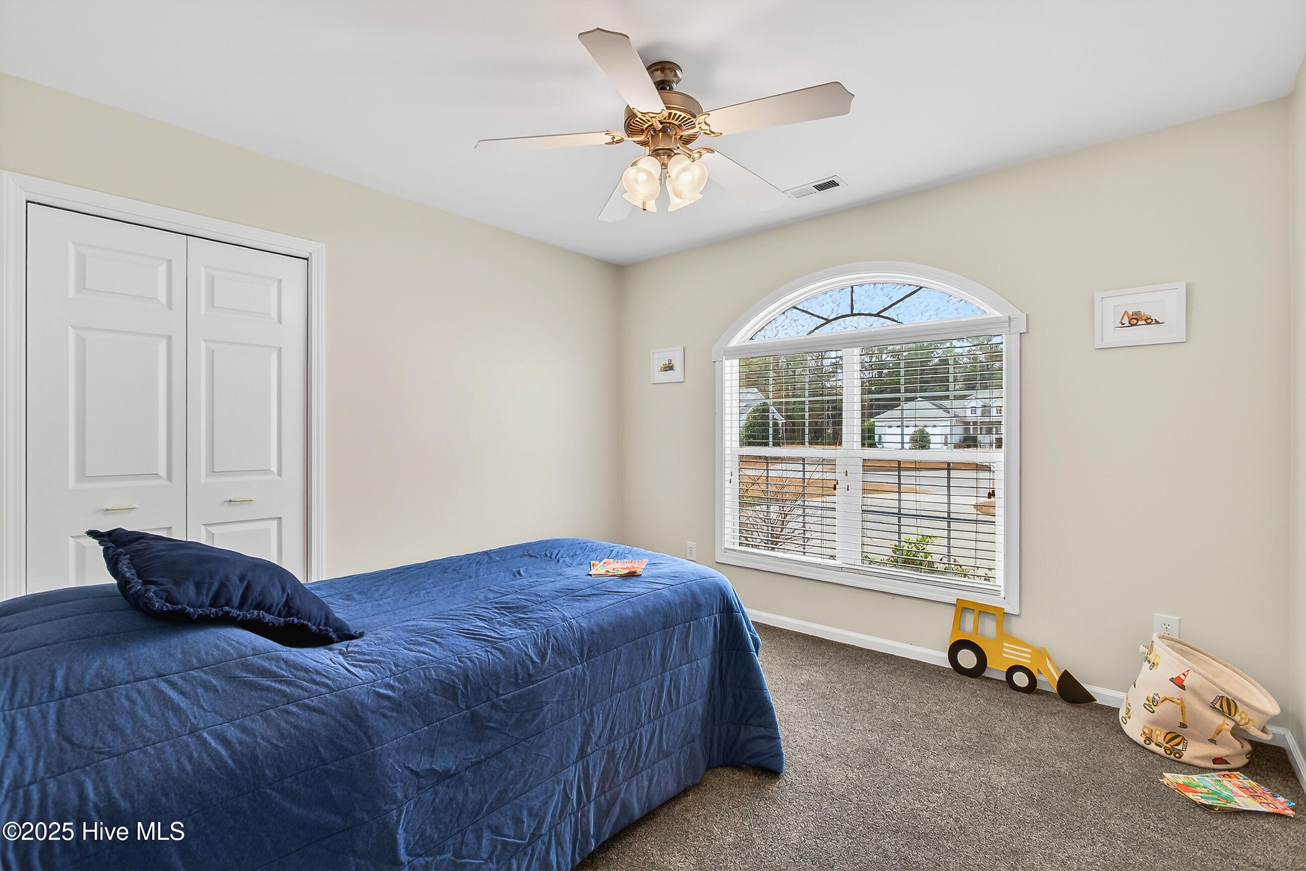 100546010 | Photo 25