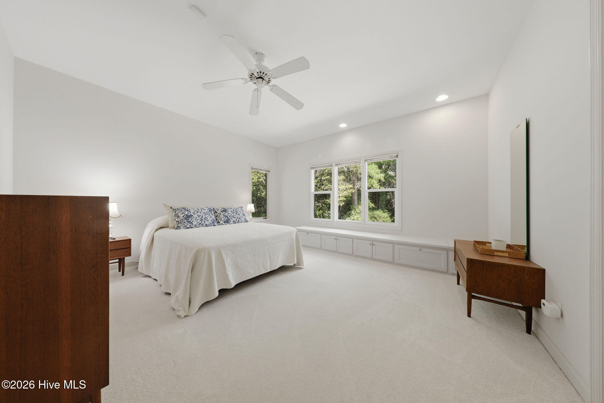 100570378 | Photo 33