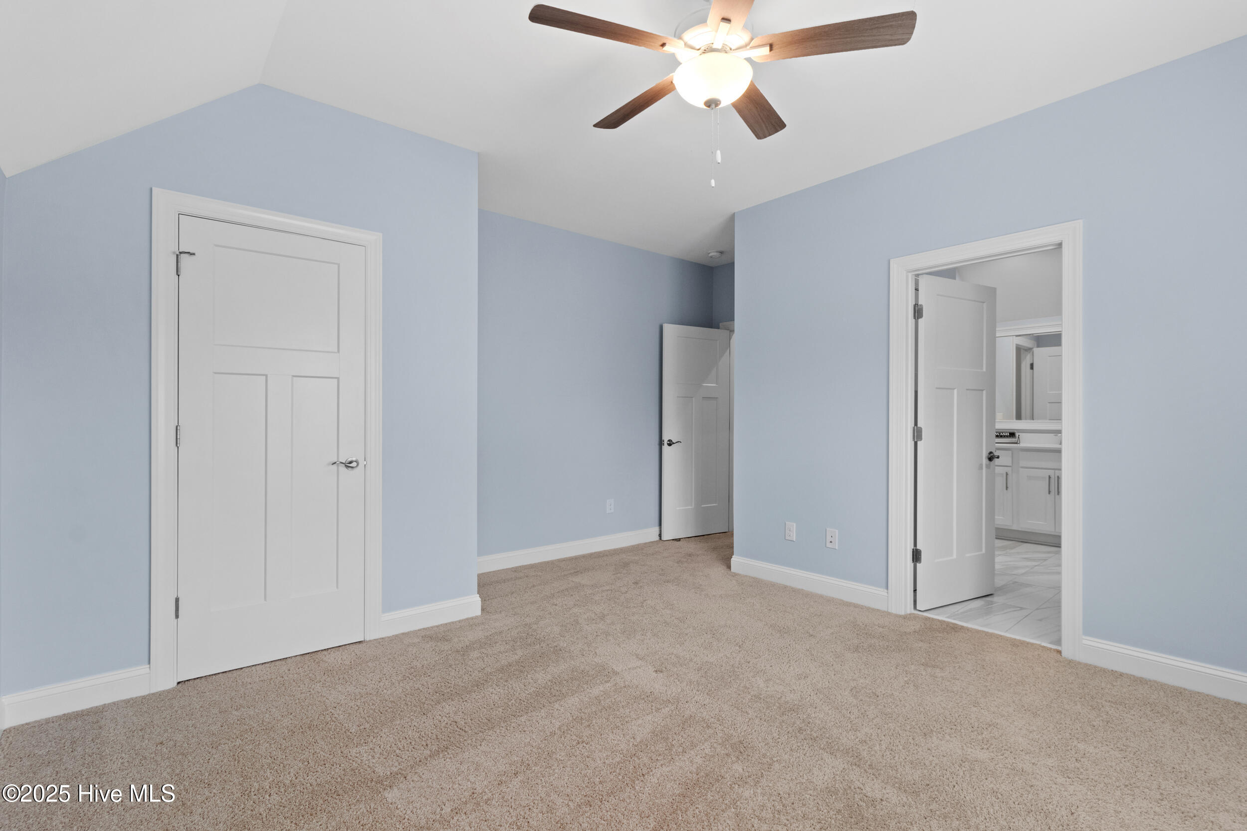 100536261 | Photo 34