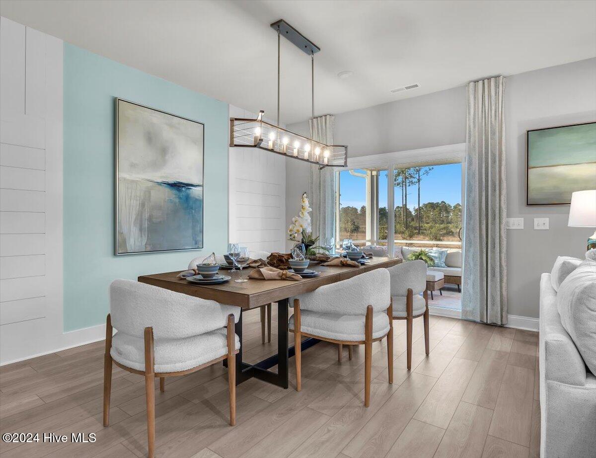 100563325 | Photo 12