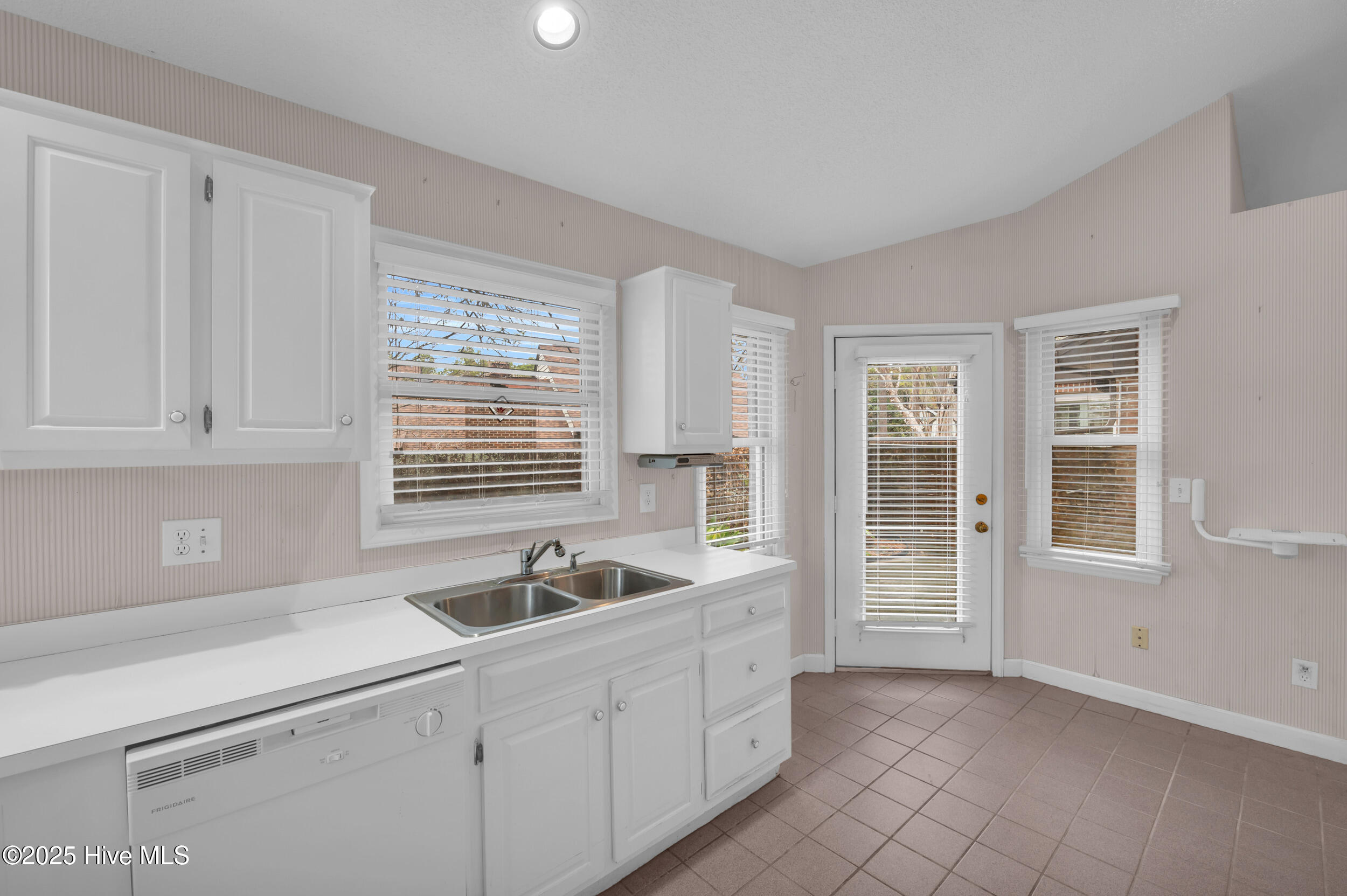 100546535 | Photo 18