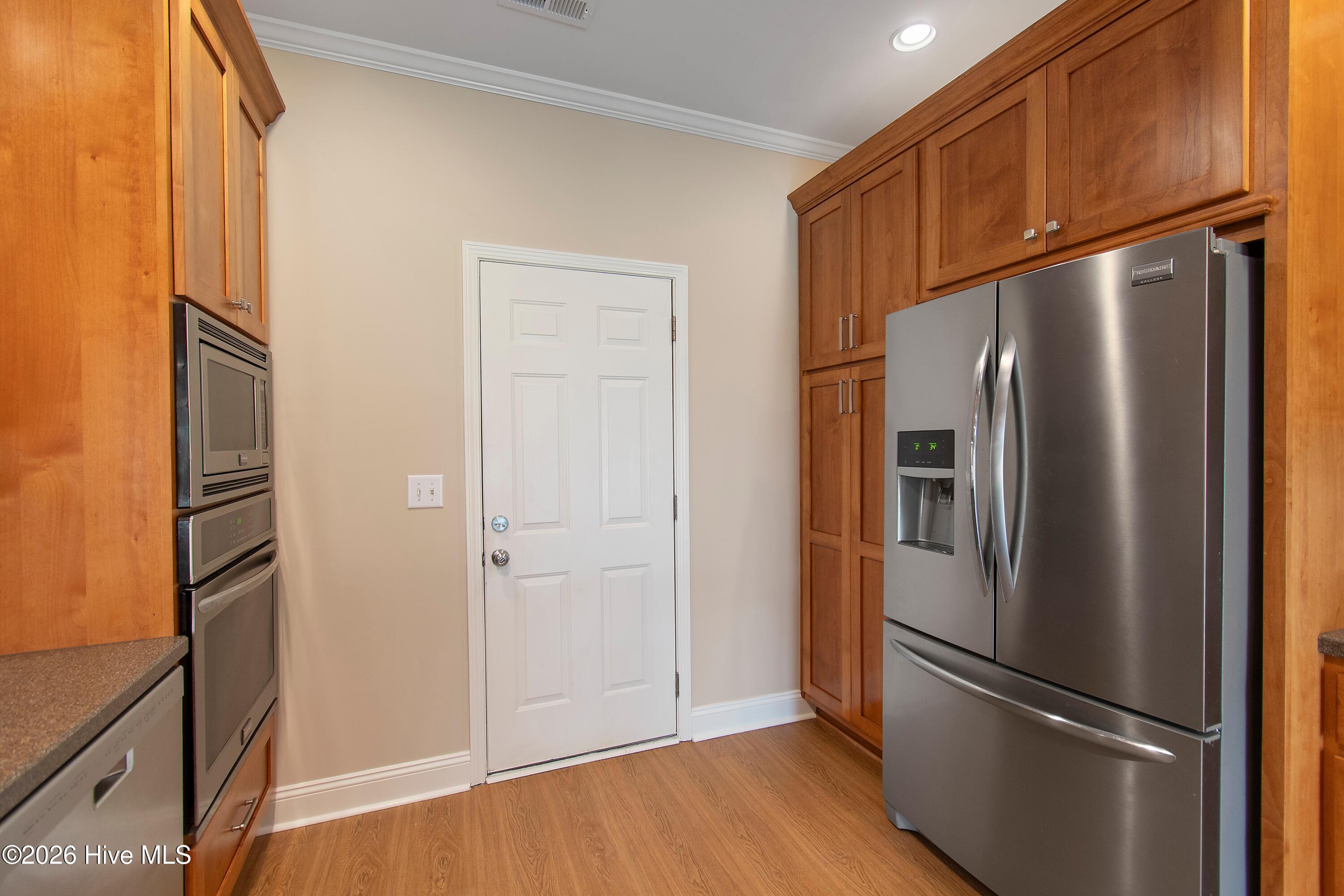 100562545 | Photo 16