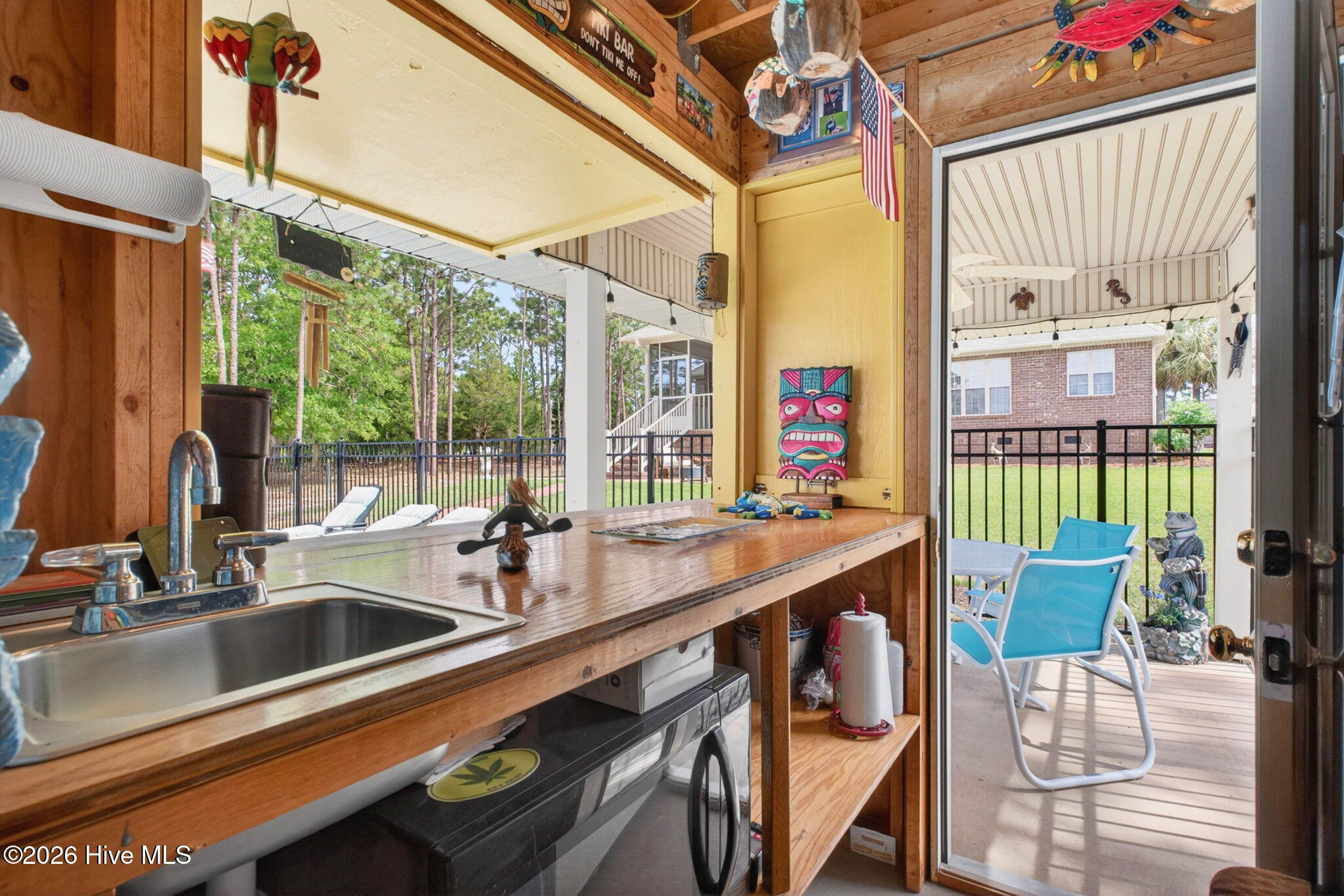 100569405 | Photo 50