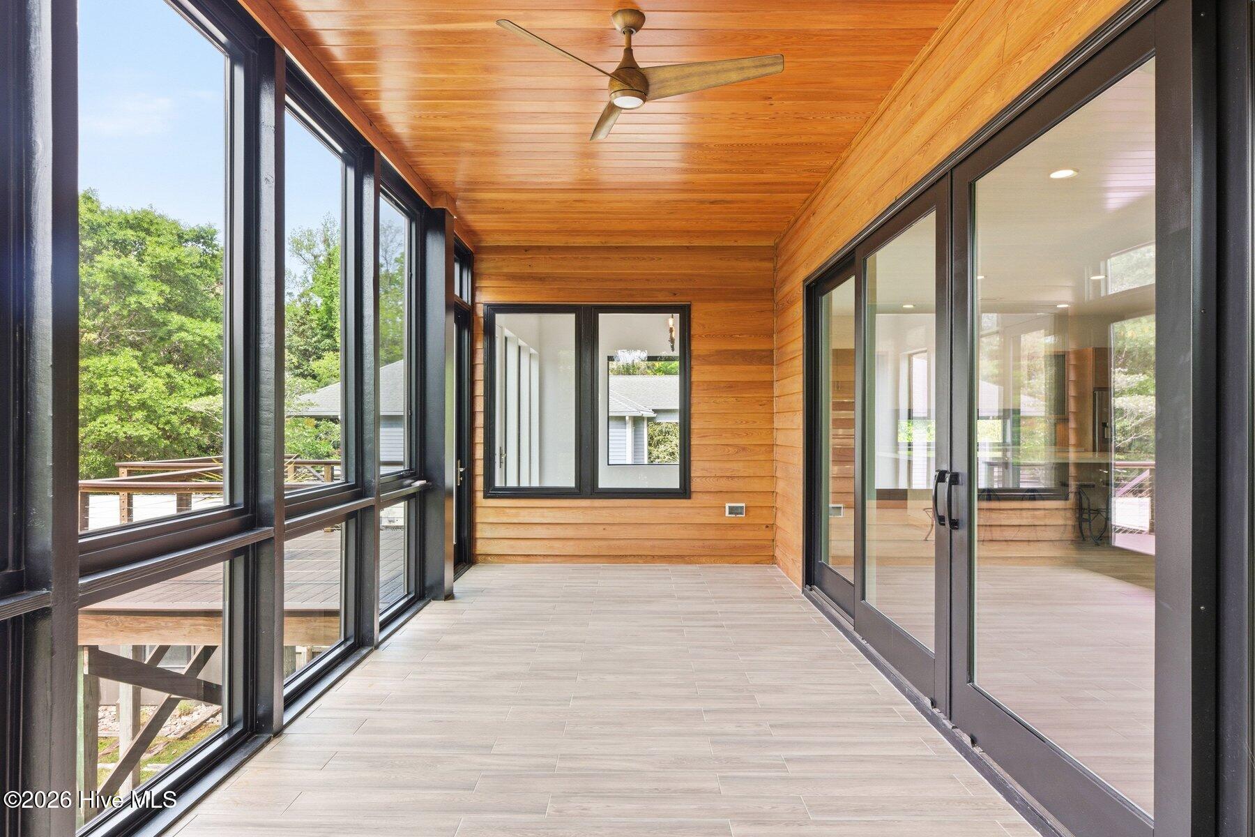 100566694 | Photo 24