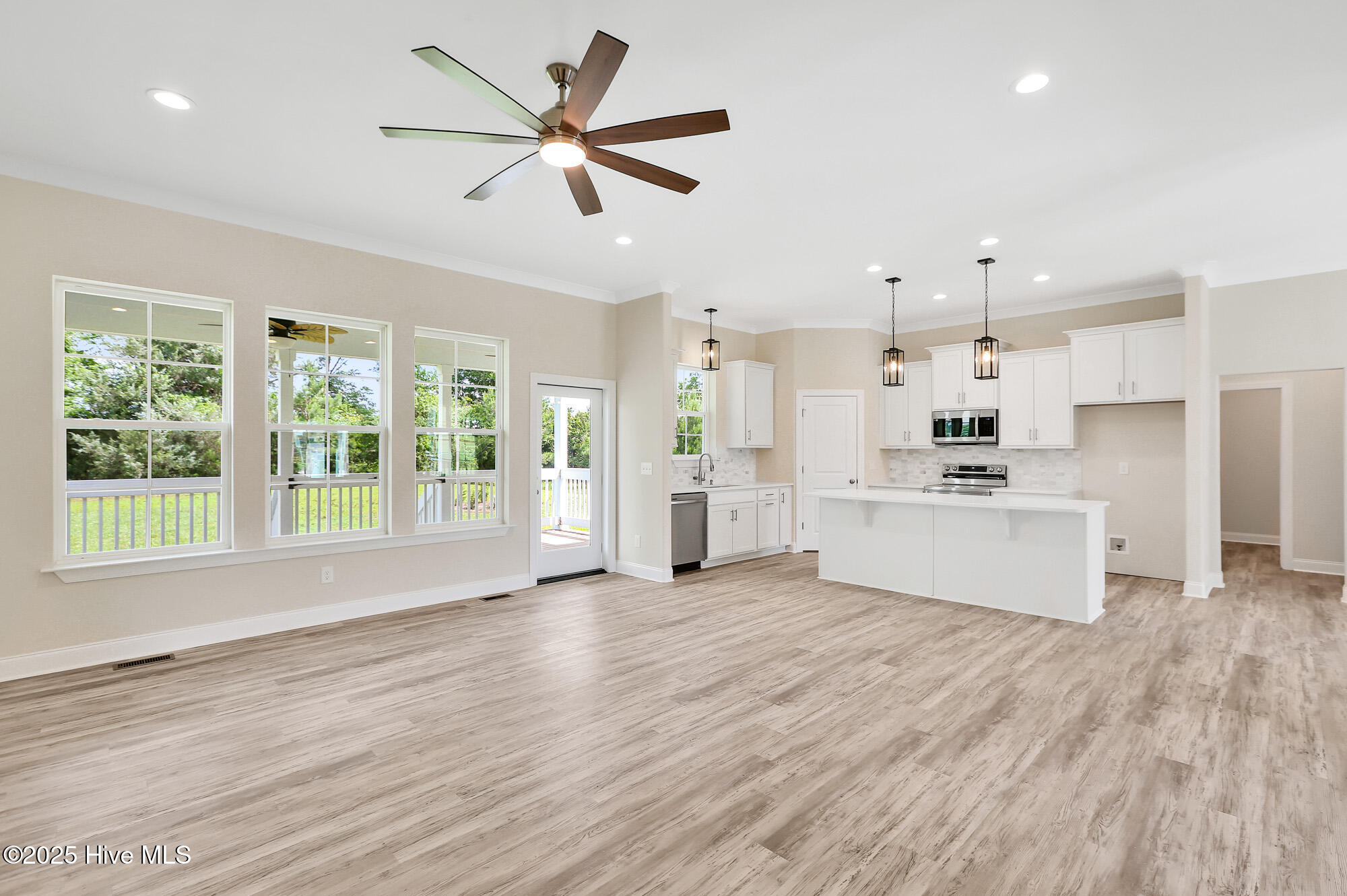 100482648 | Photo 19