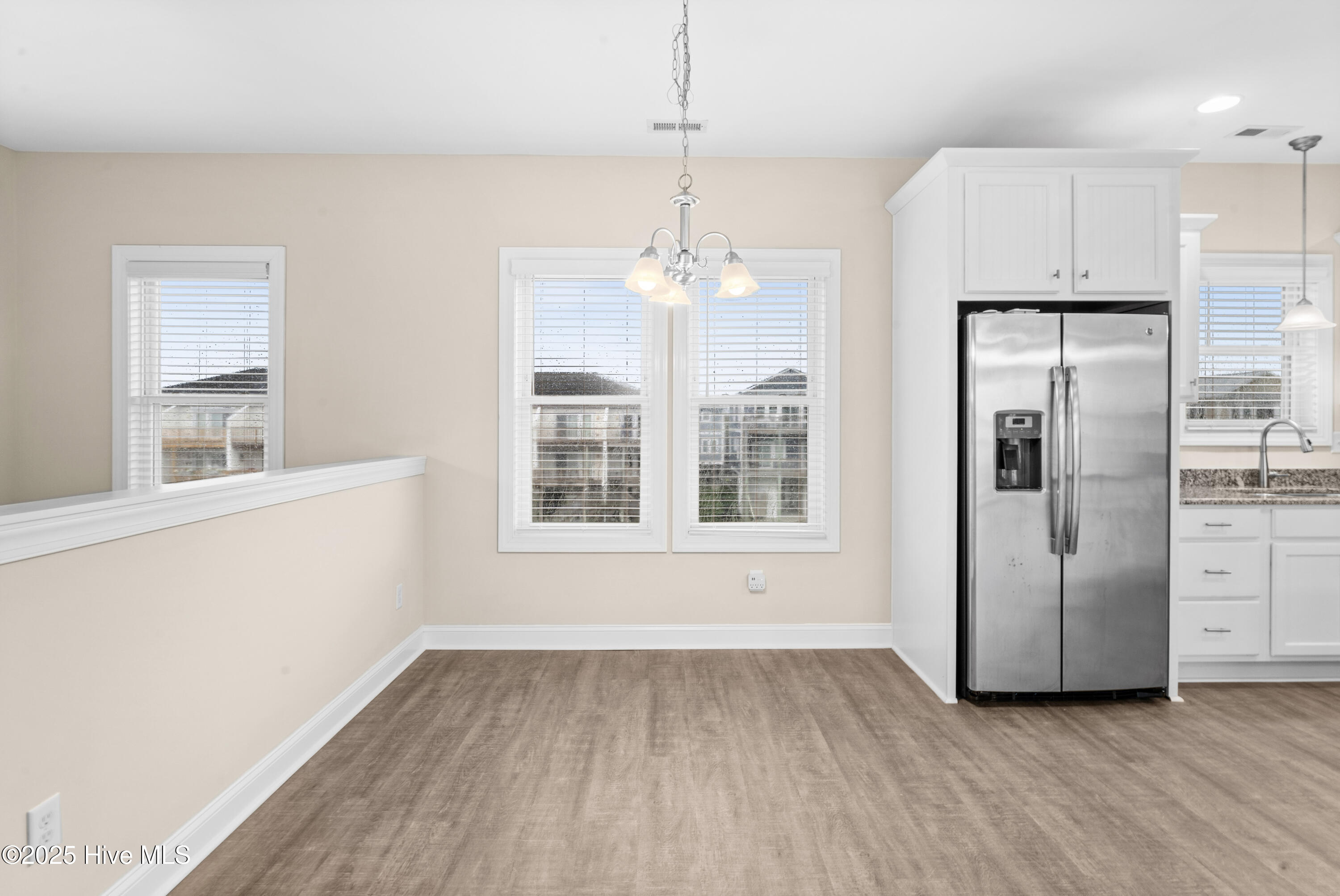 100522807 | Photo 11