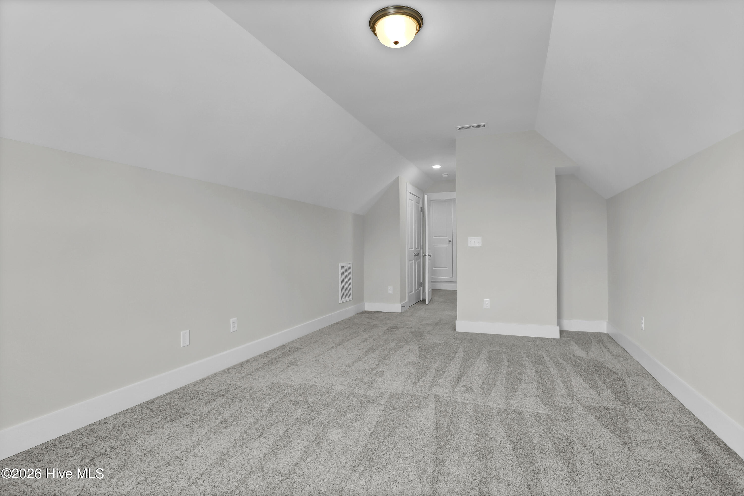 100547991 | Photo 23