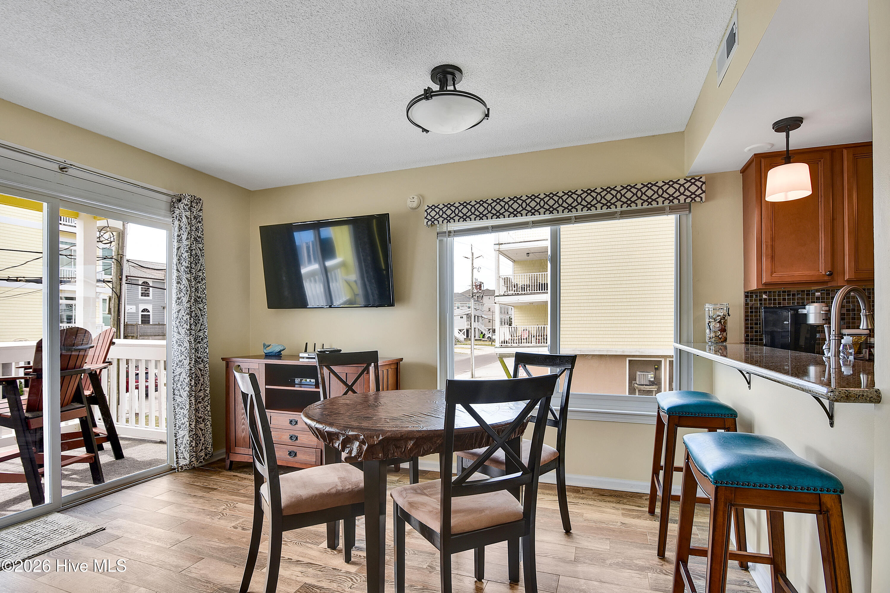 100555375 | Photo 18