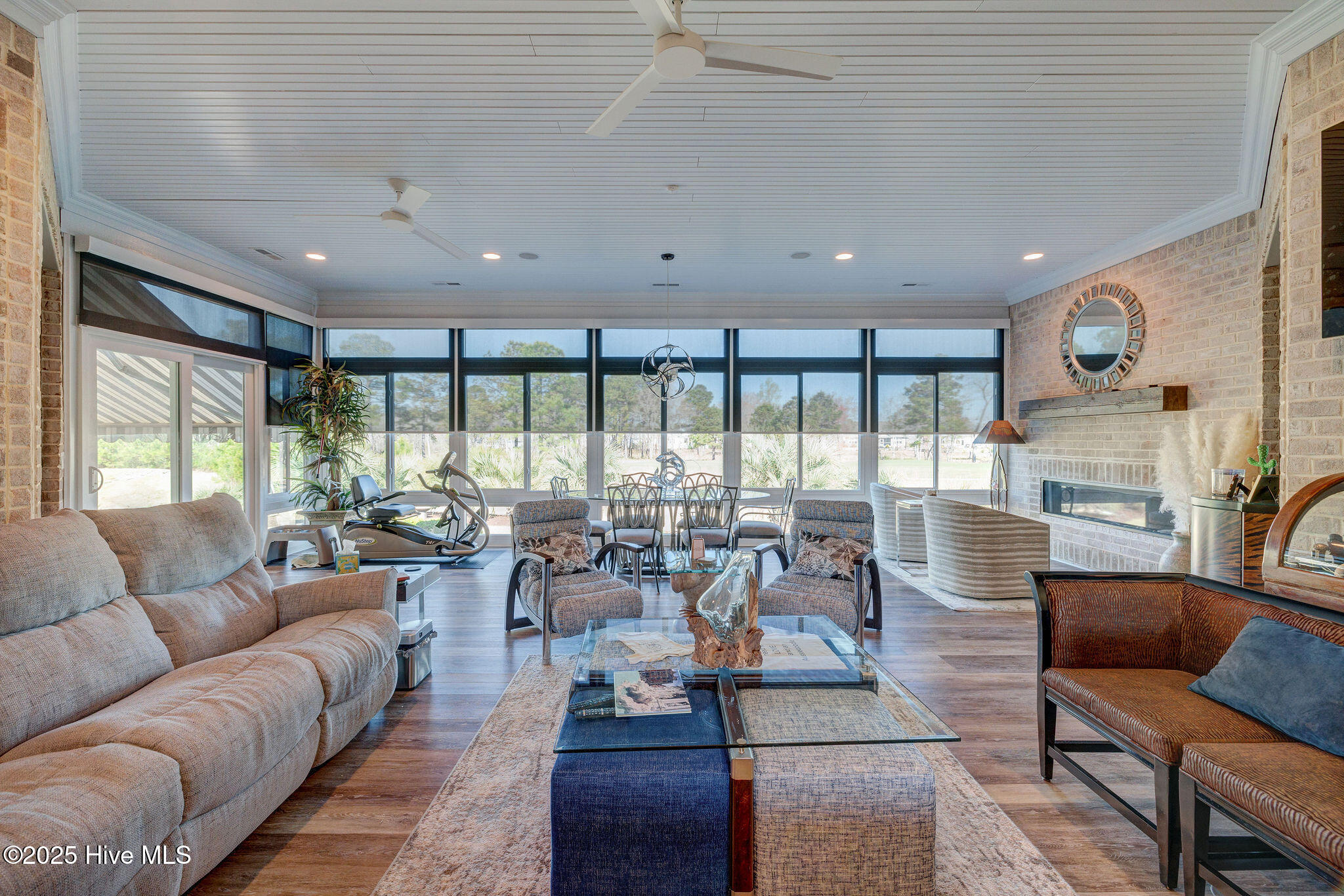 100550746 | Photo 15