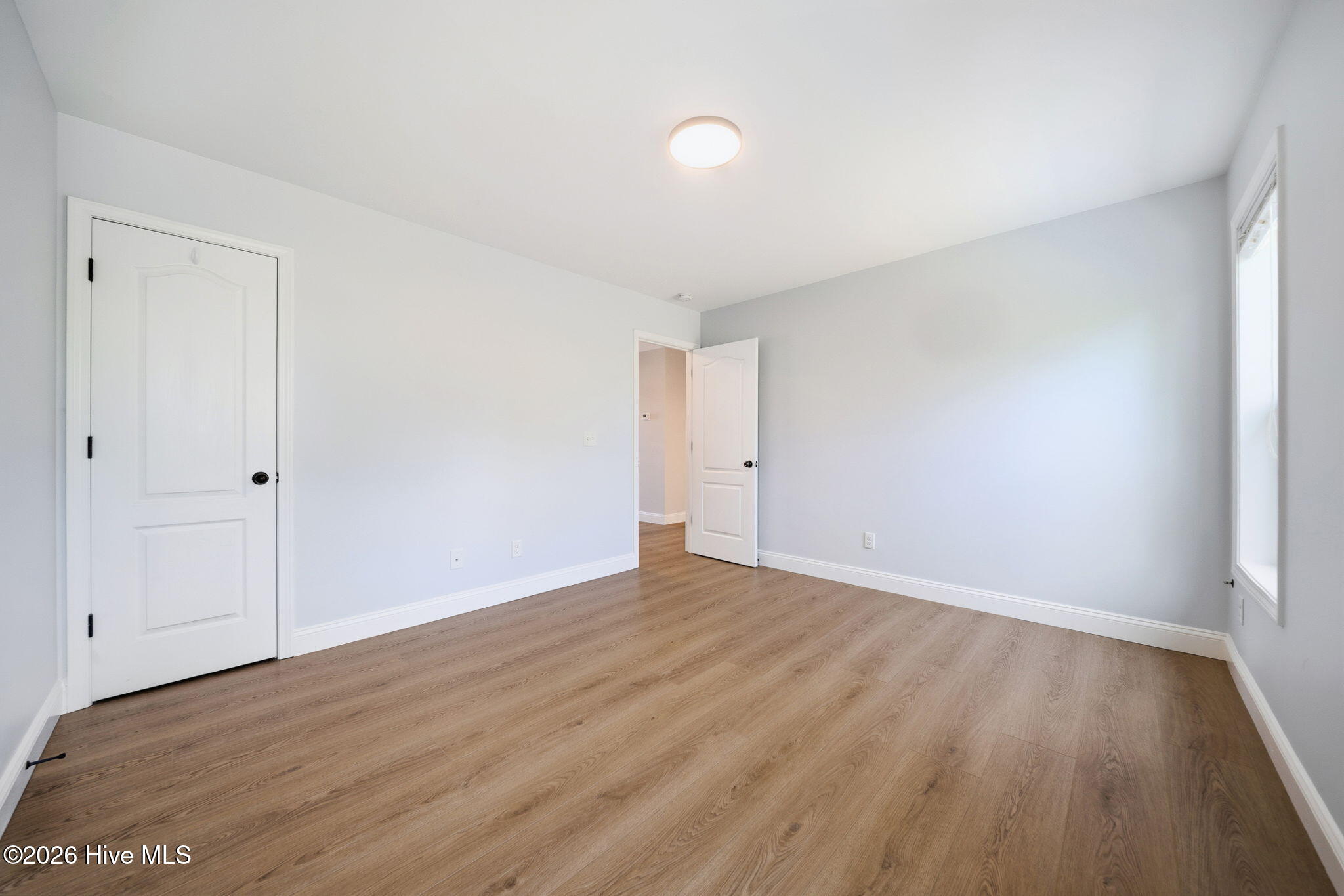 100566874 | Photo 42