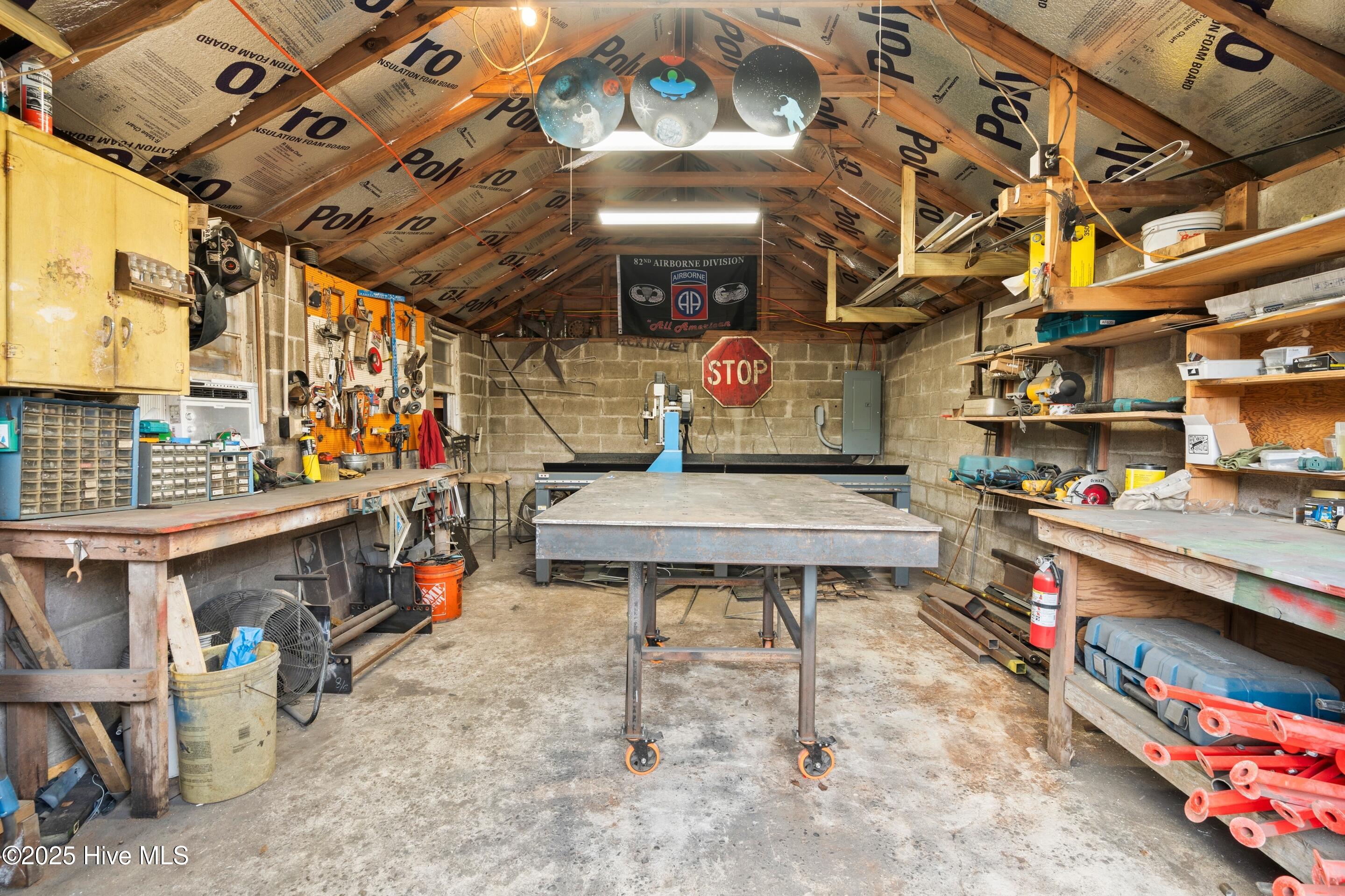 100546242 | Photo 51