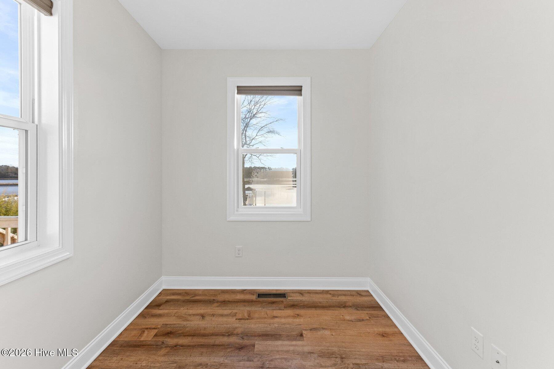 100550718 | Photo 17