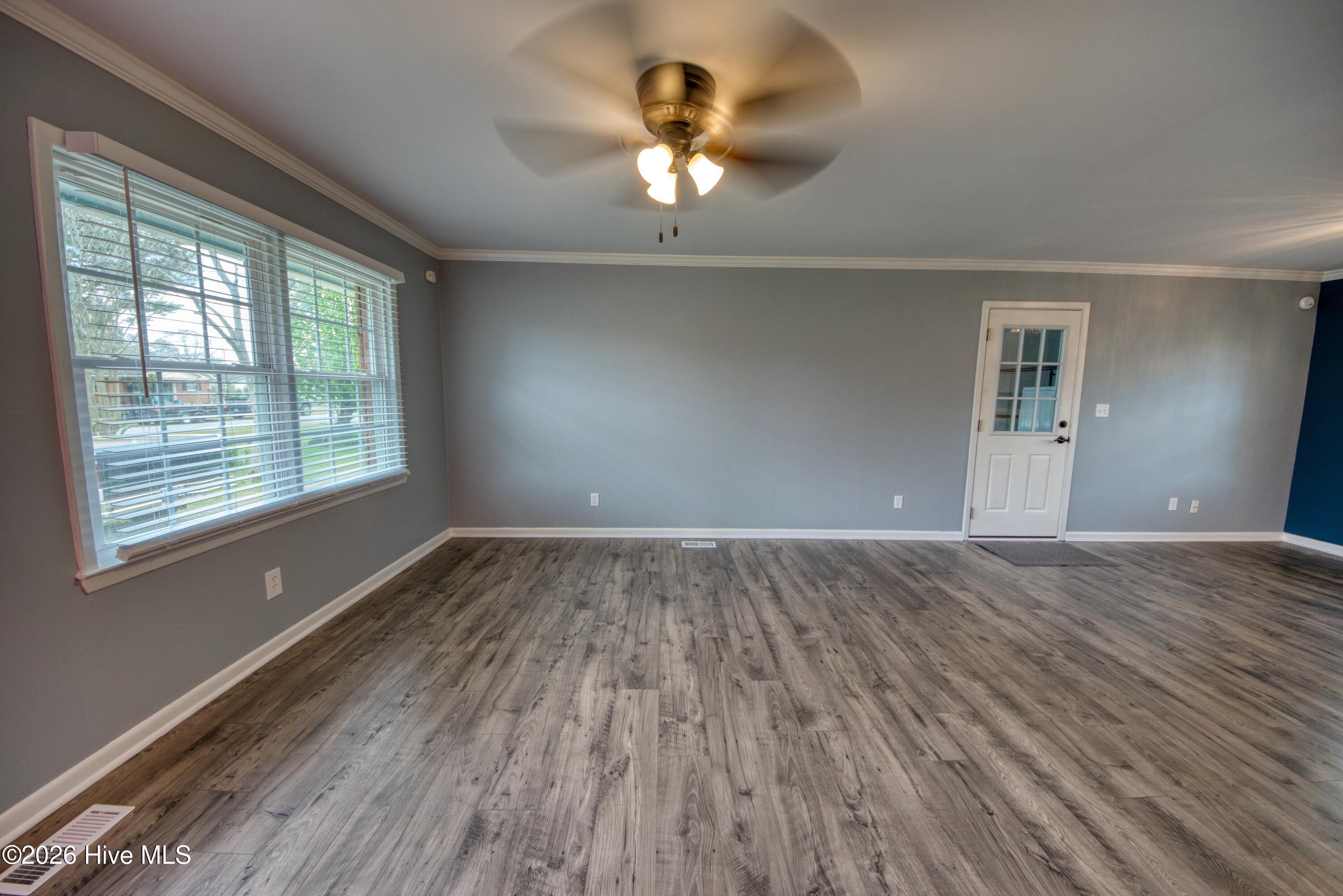 213 N Mcrae Street, Burgaw, NC 28425 – photo 8: Living Room