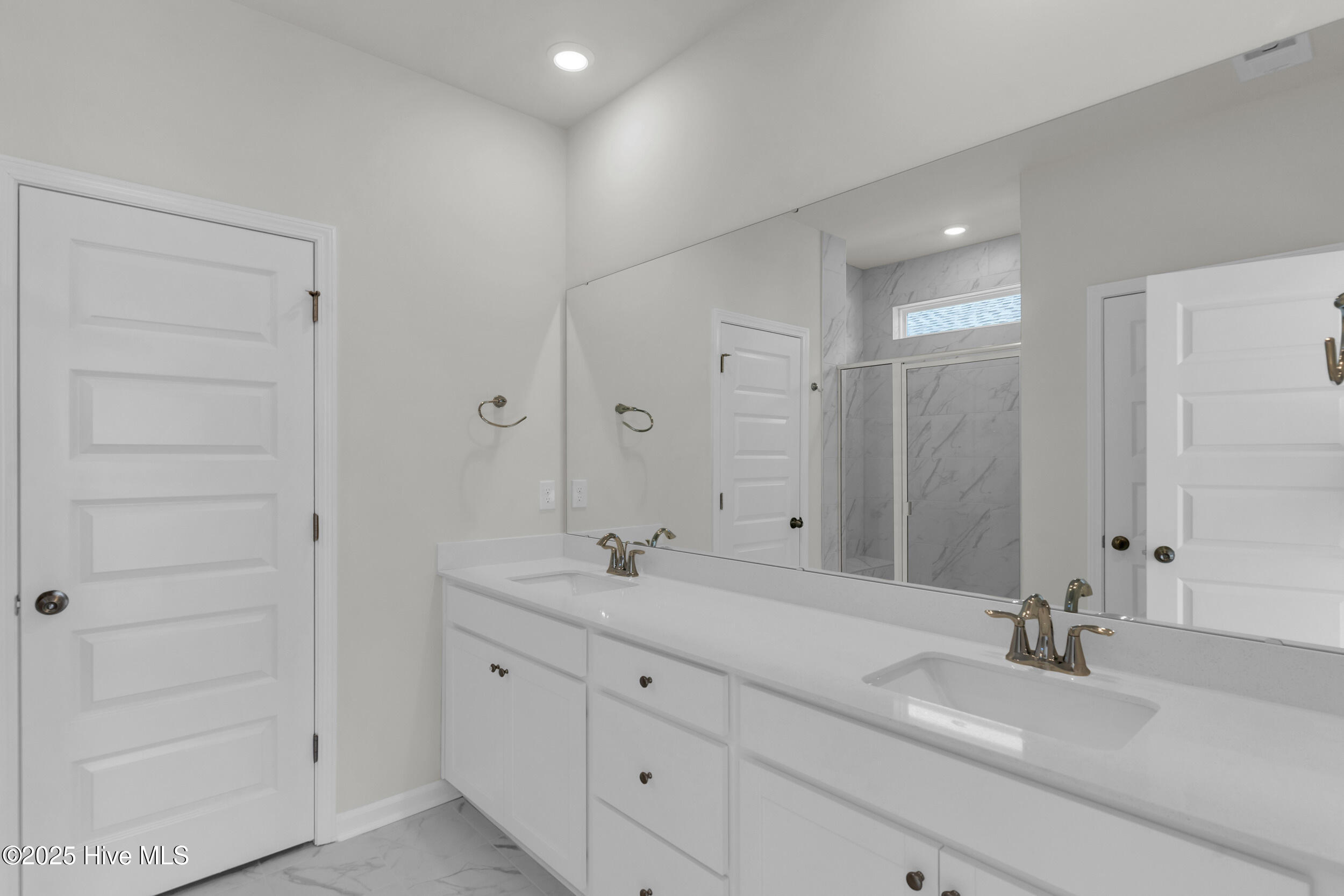 100546291 | Photo 14