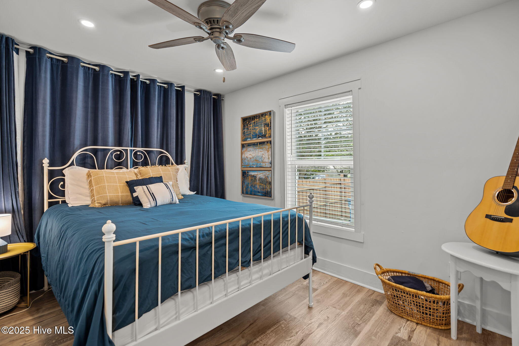 100525680 | Photo 26