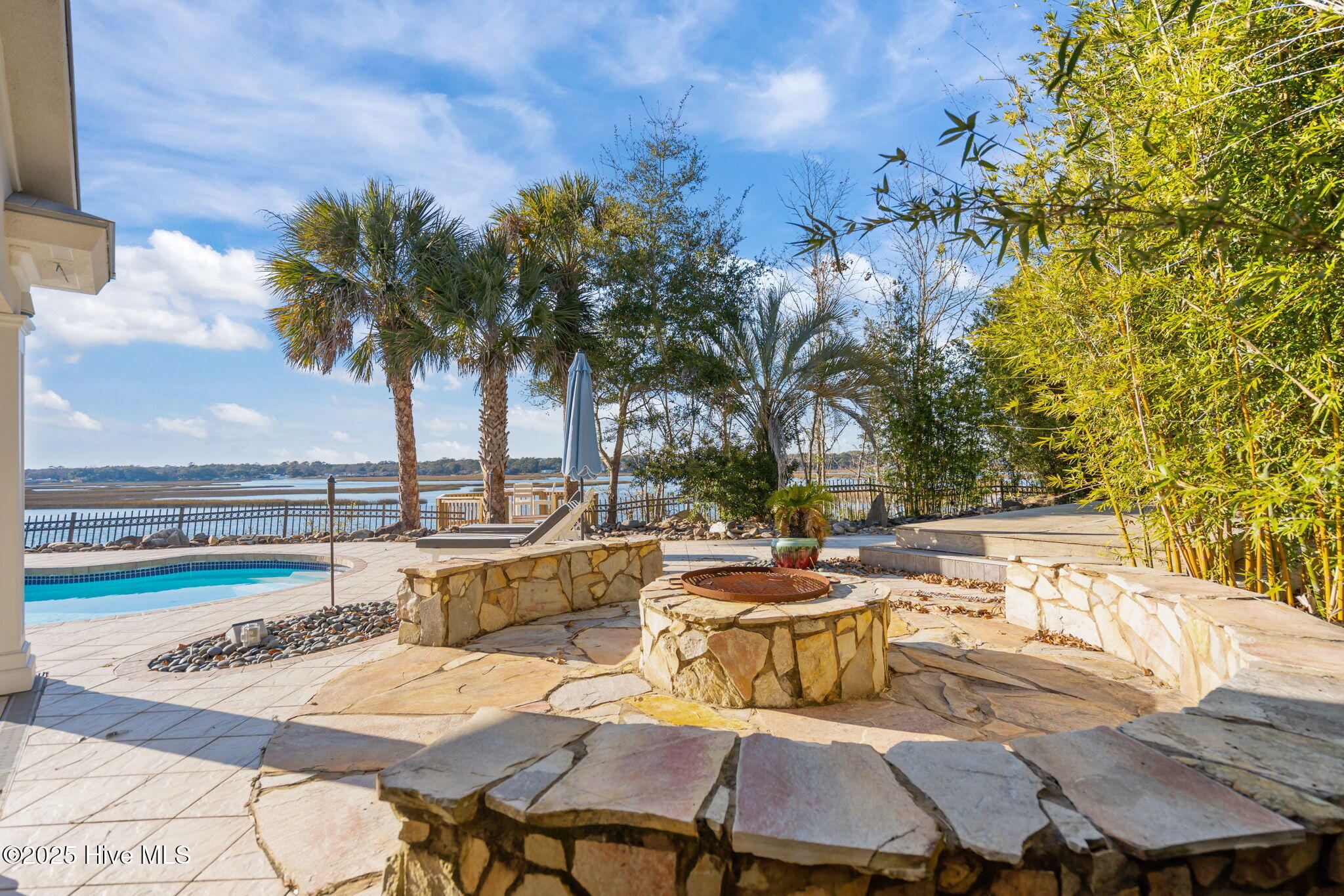 100547936 | Photo 81