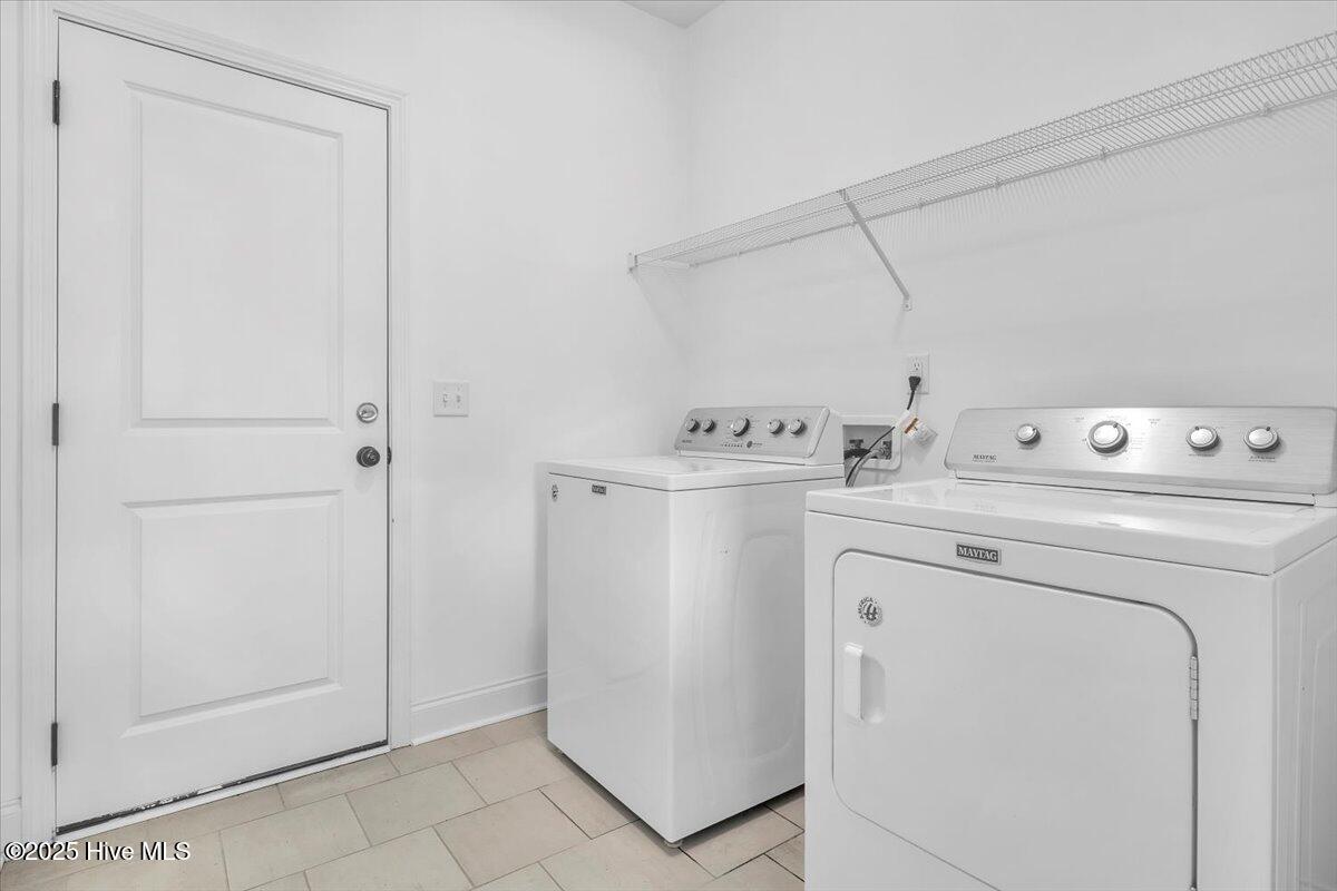 100527070 | Photo 13