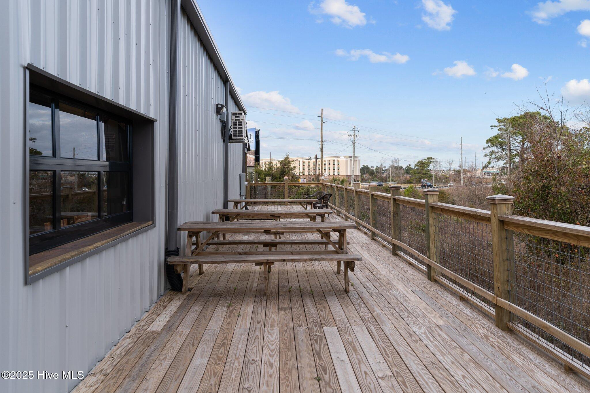 100545245 | Photo 46