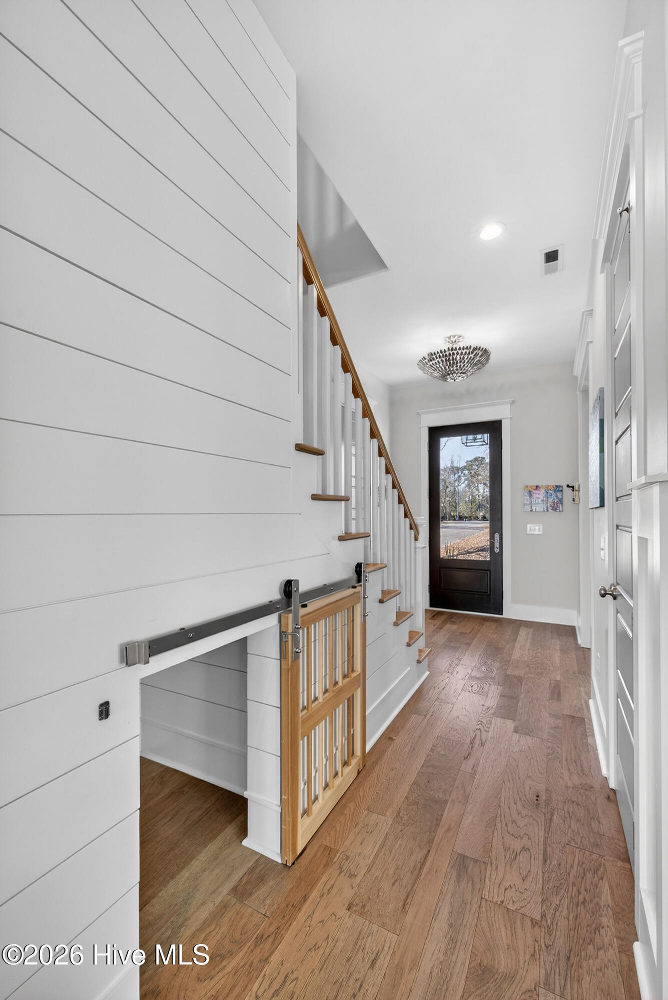 100552063 | Photo 13