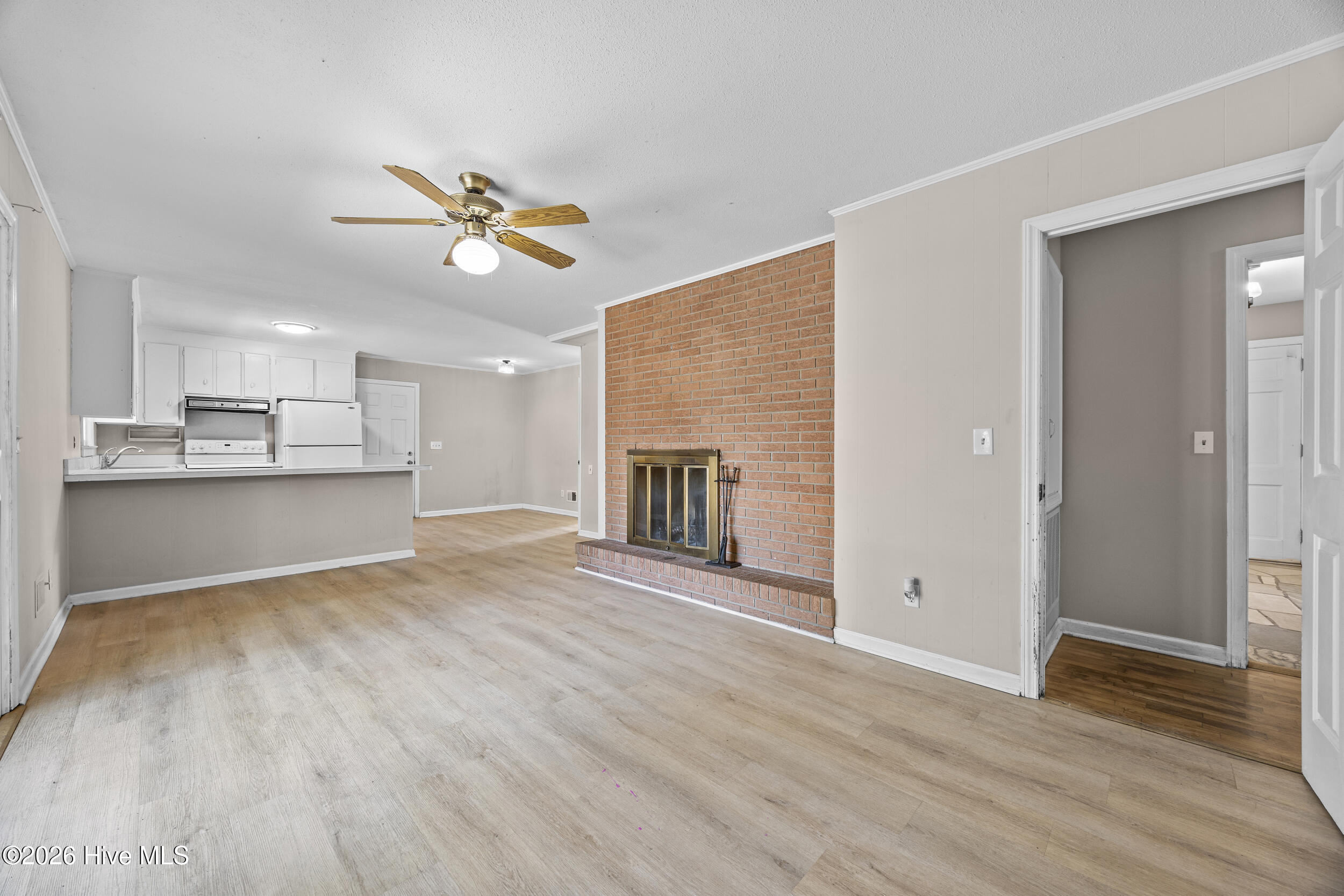 100548079 | Photo 30