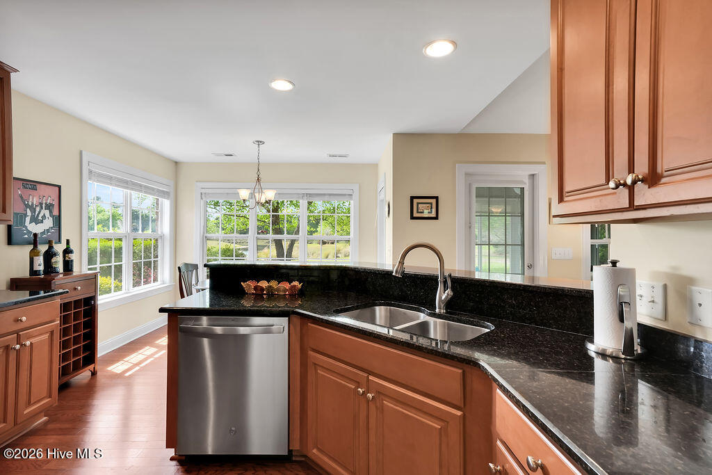 100565145 | Photo 10