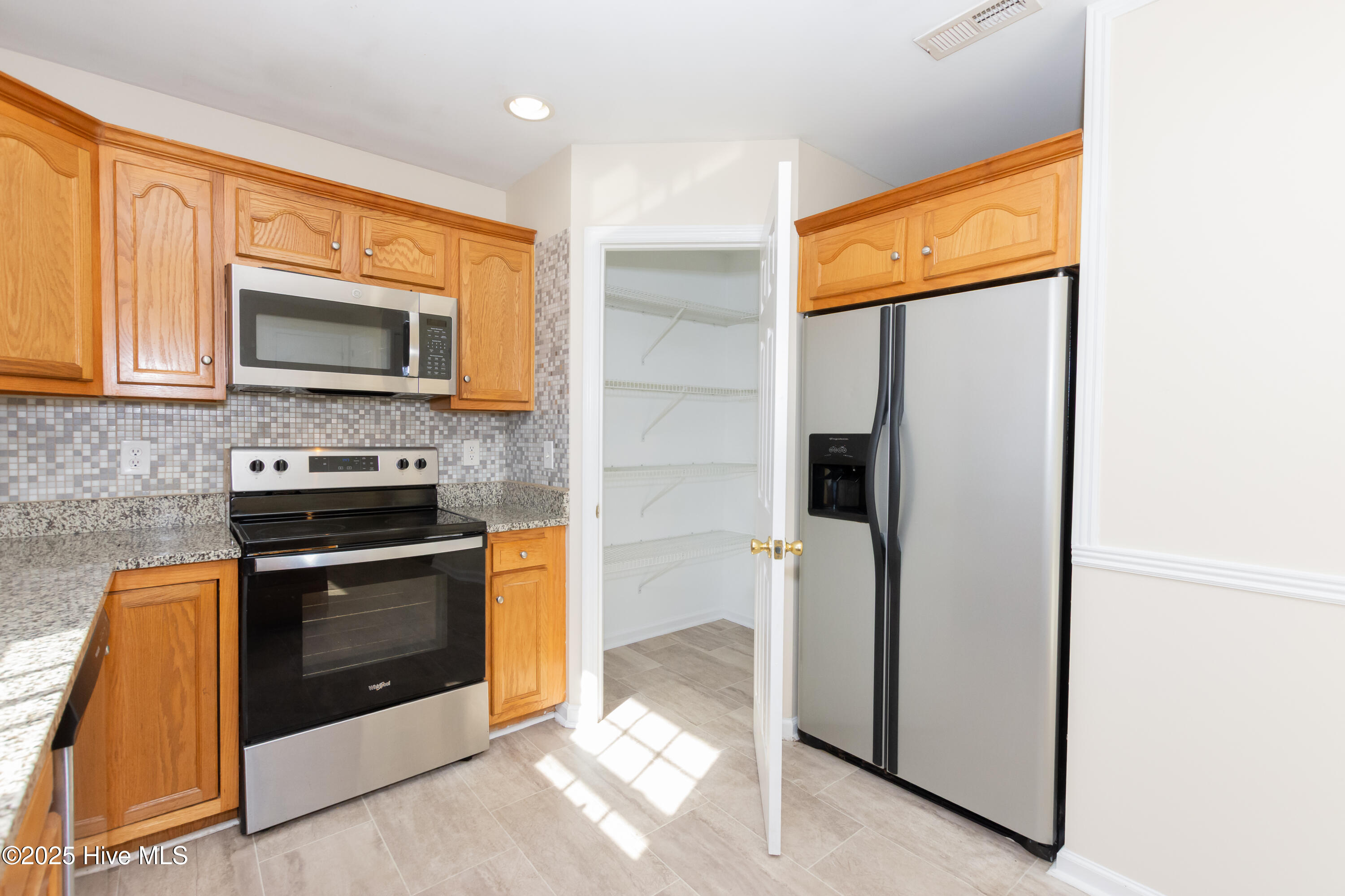 100541193 | Photo 15