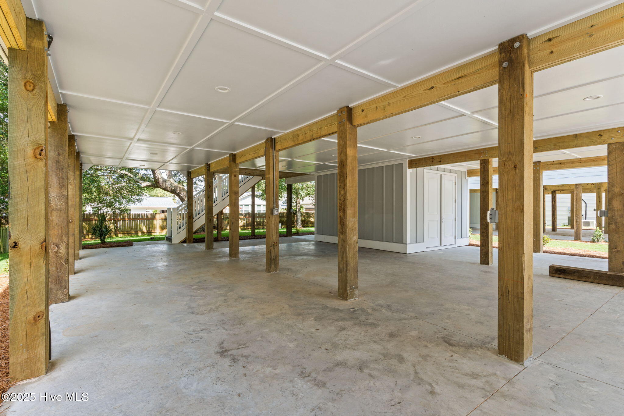 100523673 | Photo 46