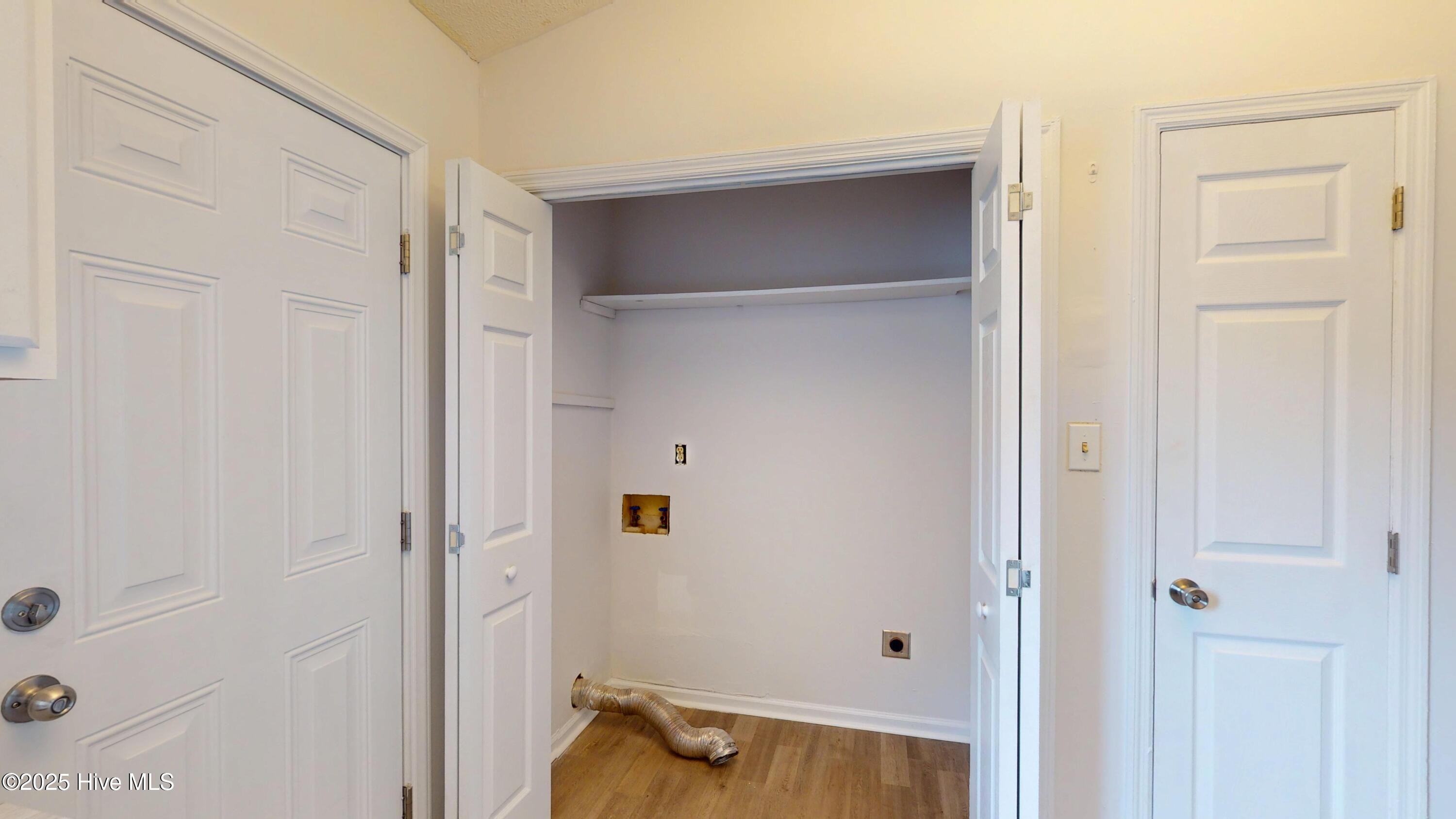 100536322 | Photo 24