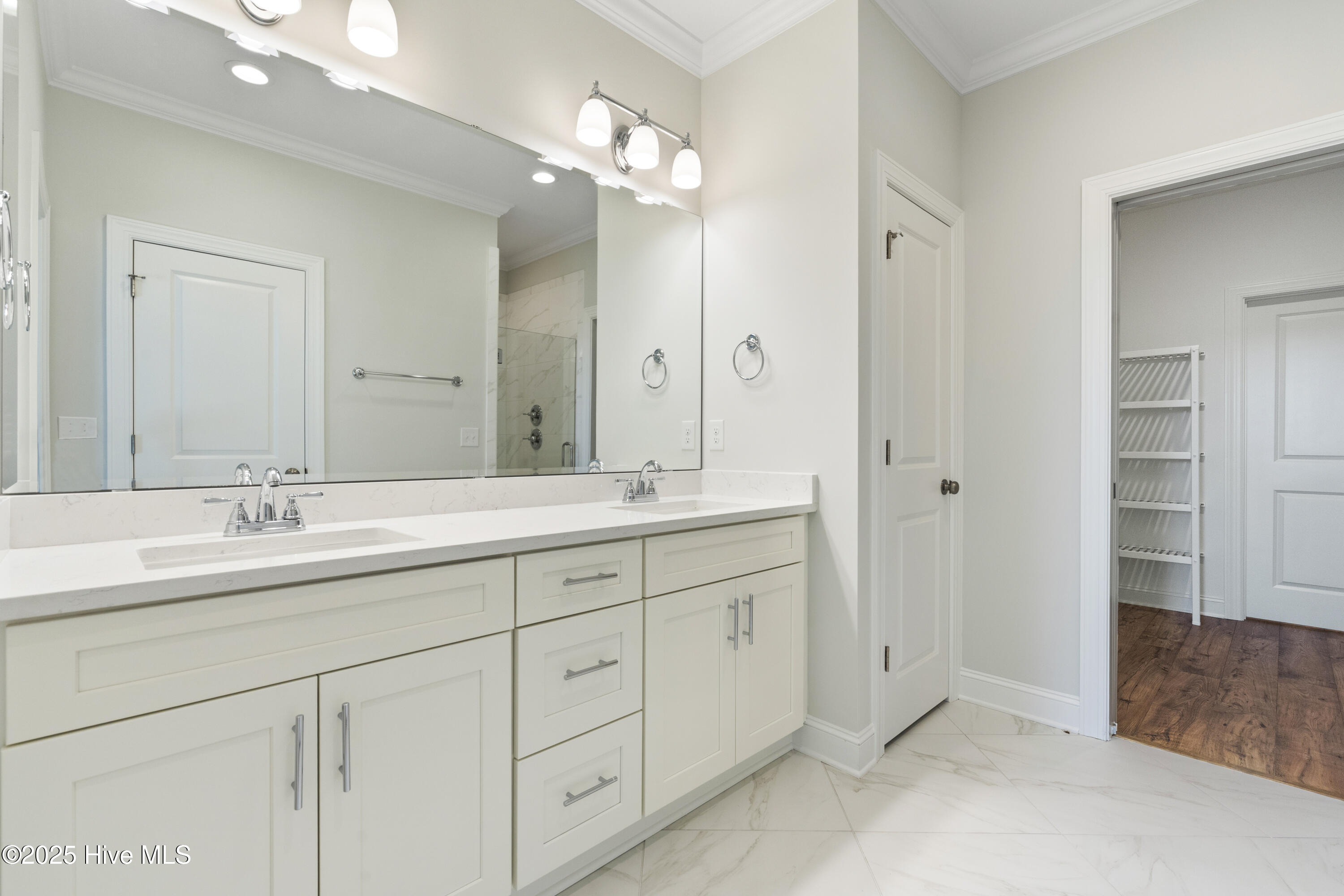 100522089 | Photo 22