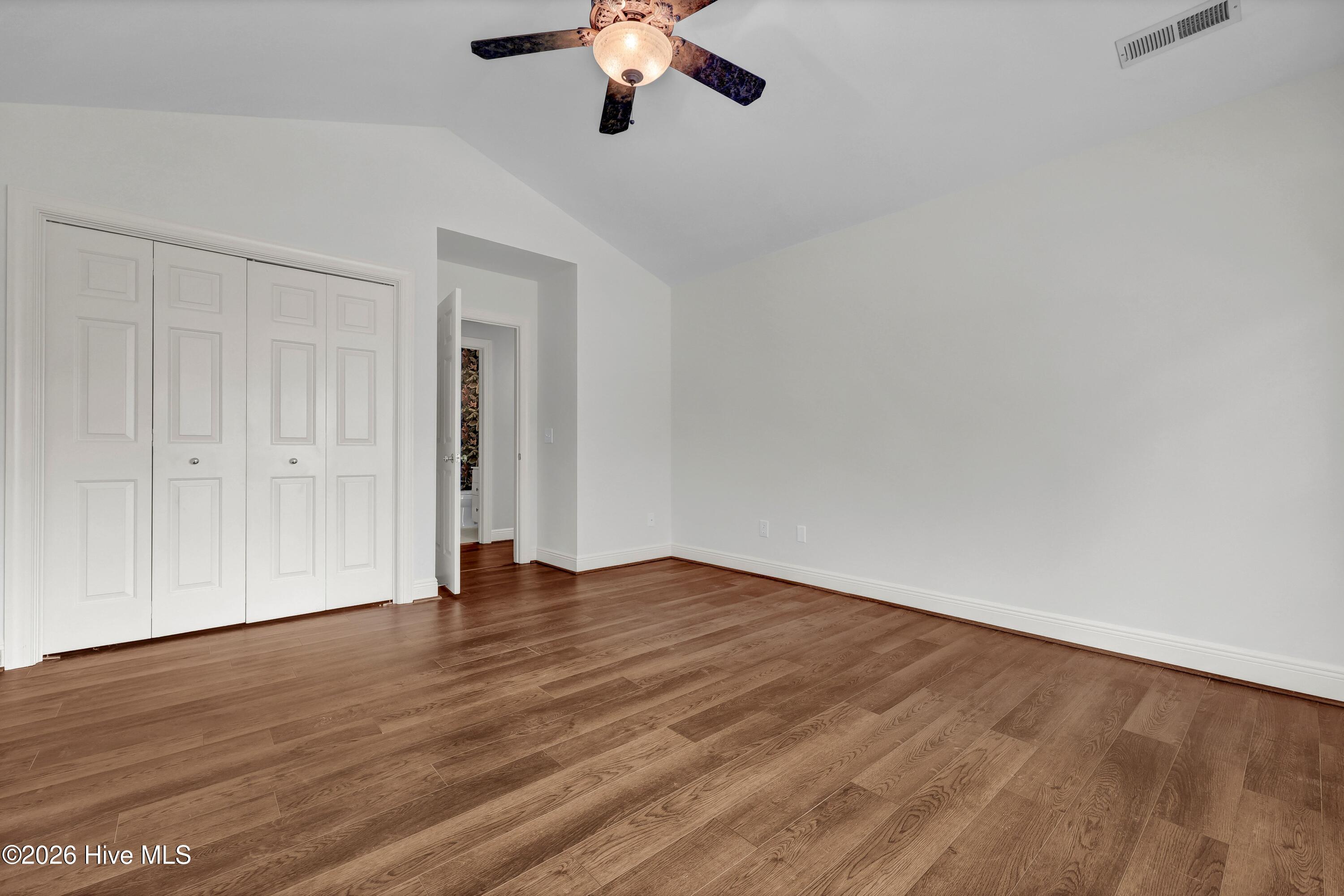 100566096 | Photo 35