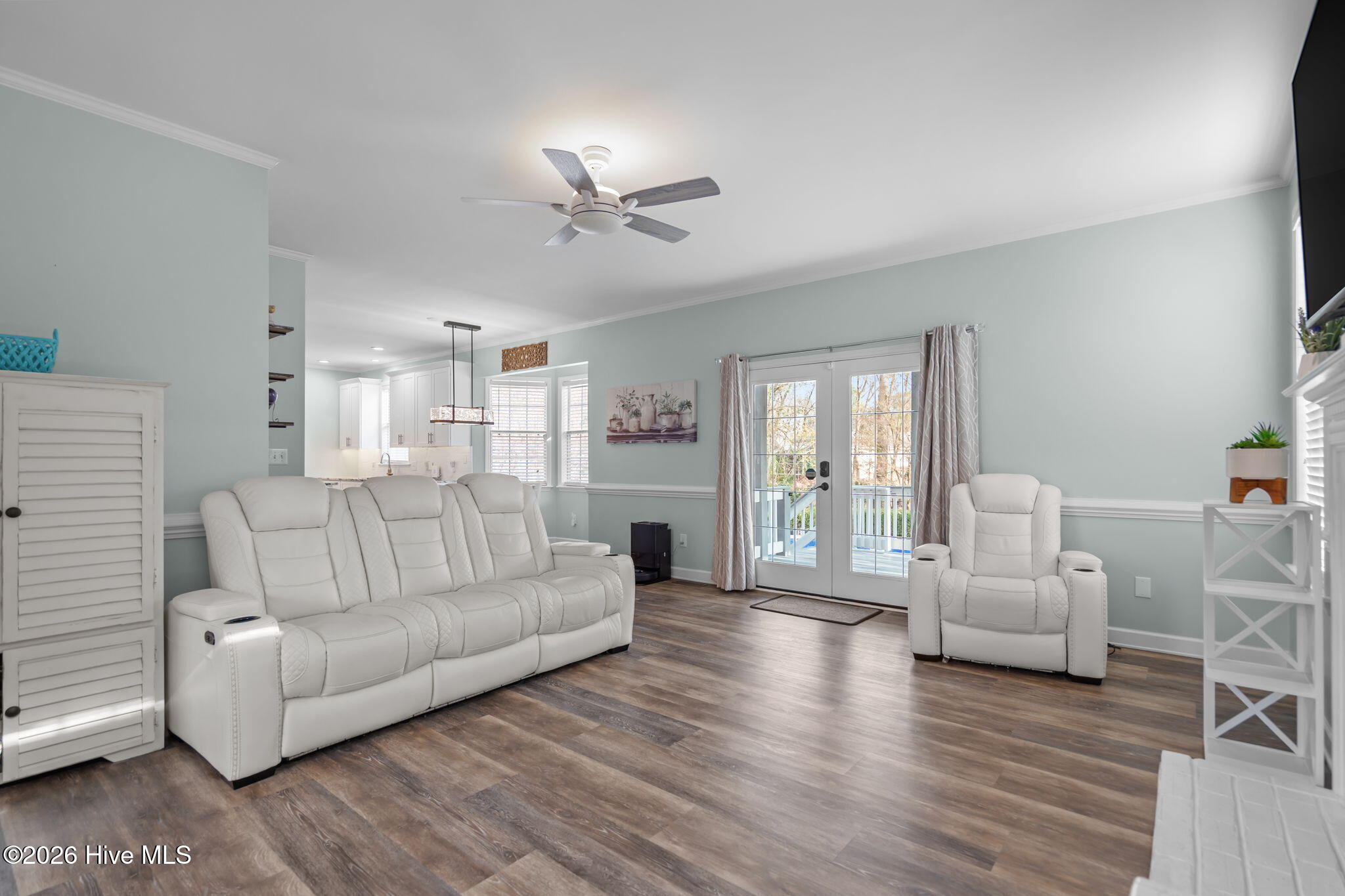 100548092 | Photo 21