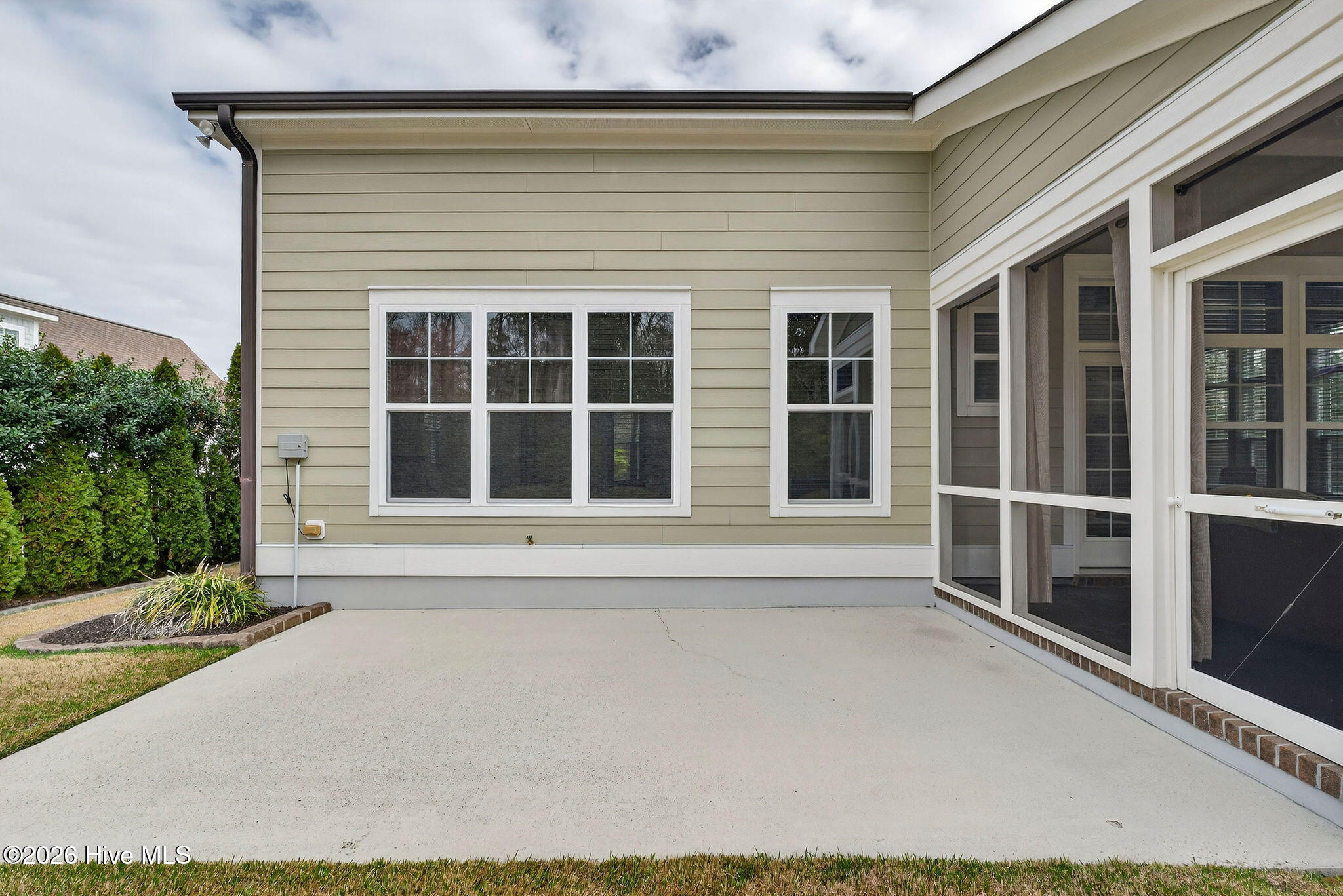 100561102 | Photo 53