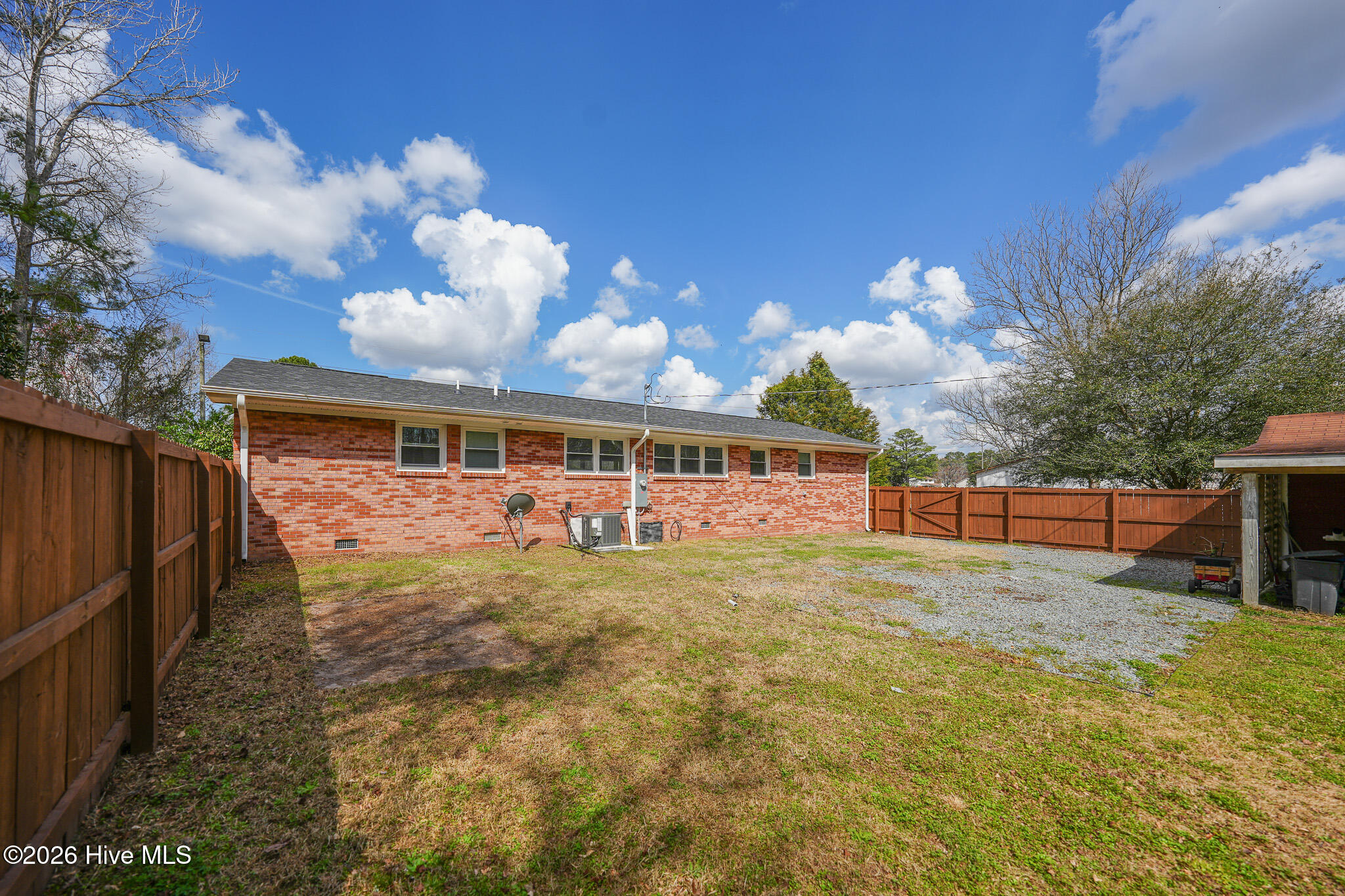 100558705 | Photo 33