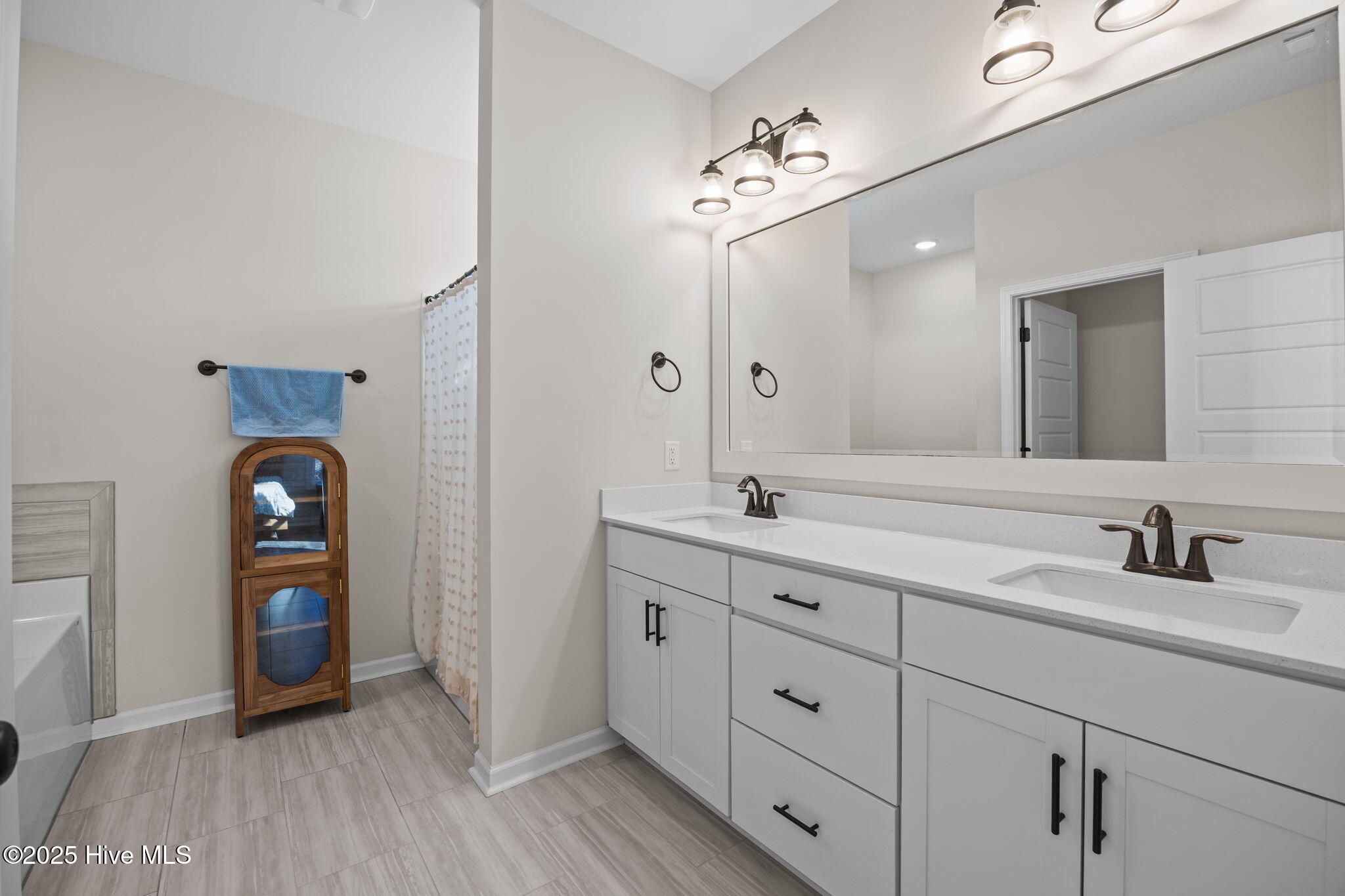 100545459 | Photo 18