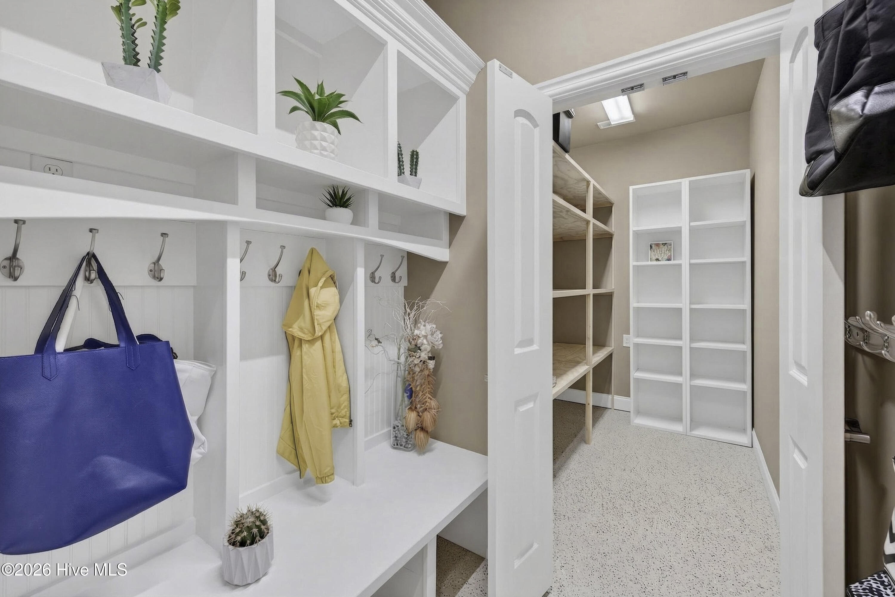 100562254 | Photo 34