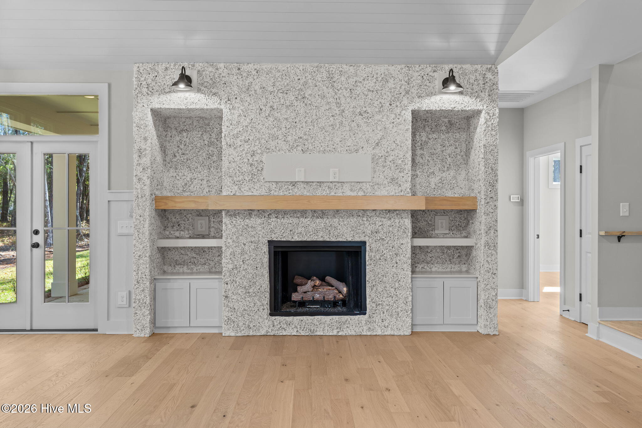 100548925 | Photo 14