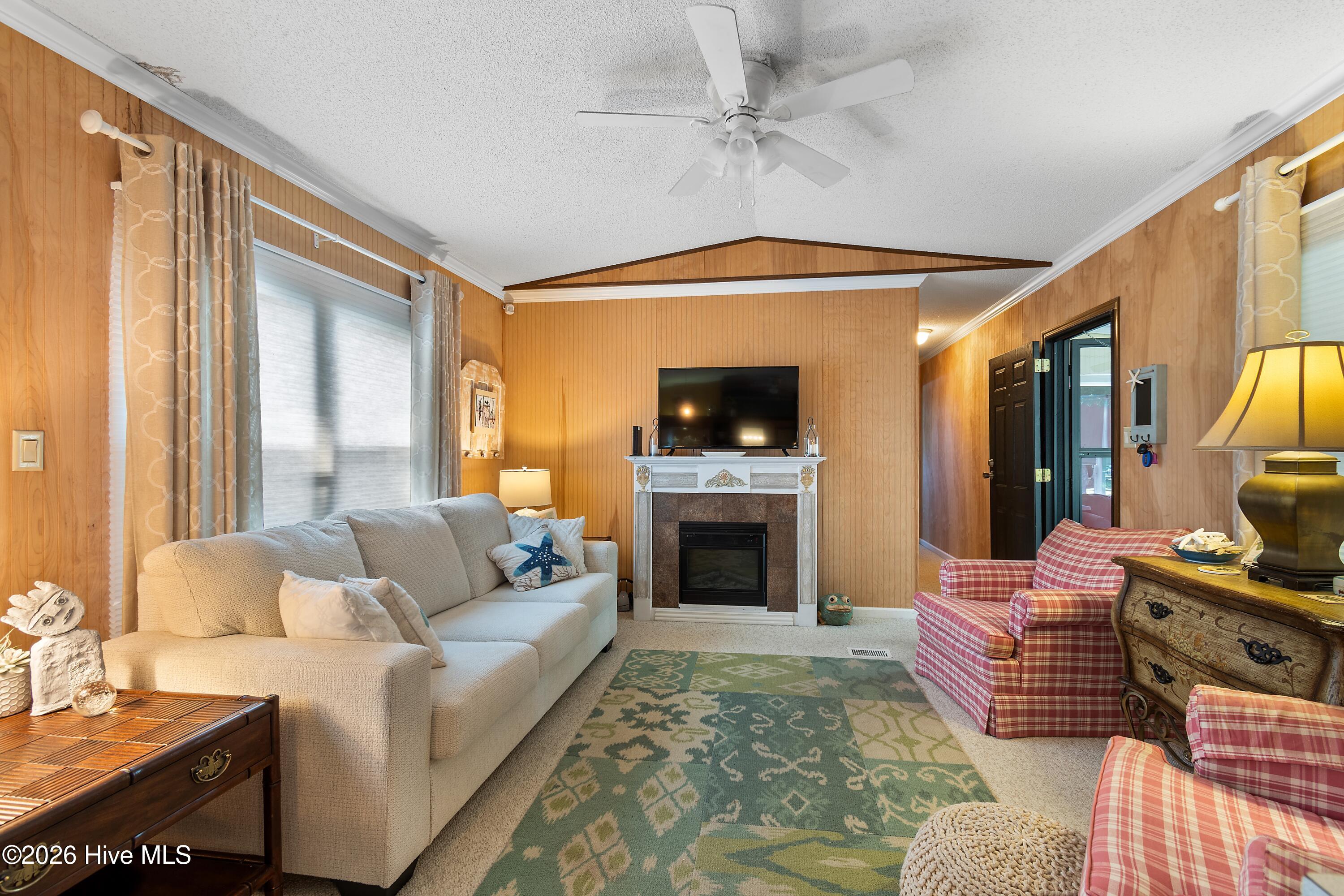 100586371 | Photo 5