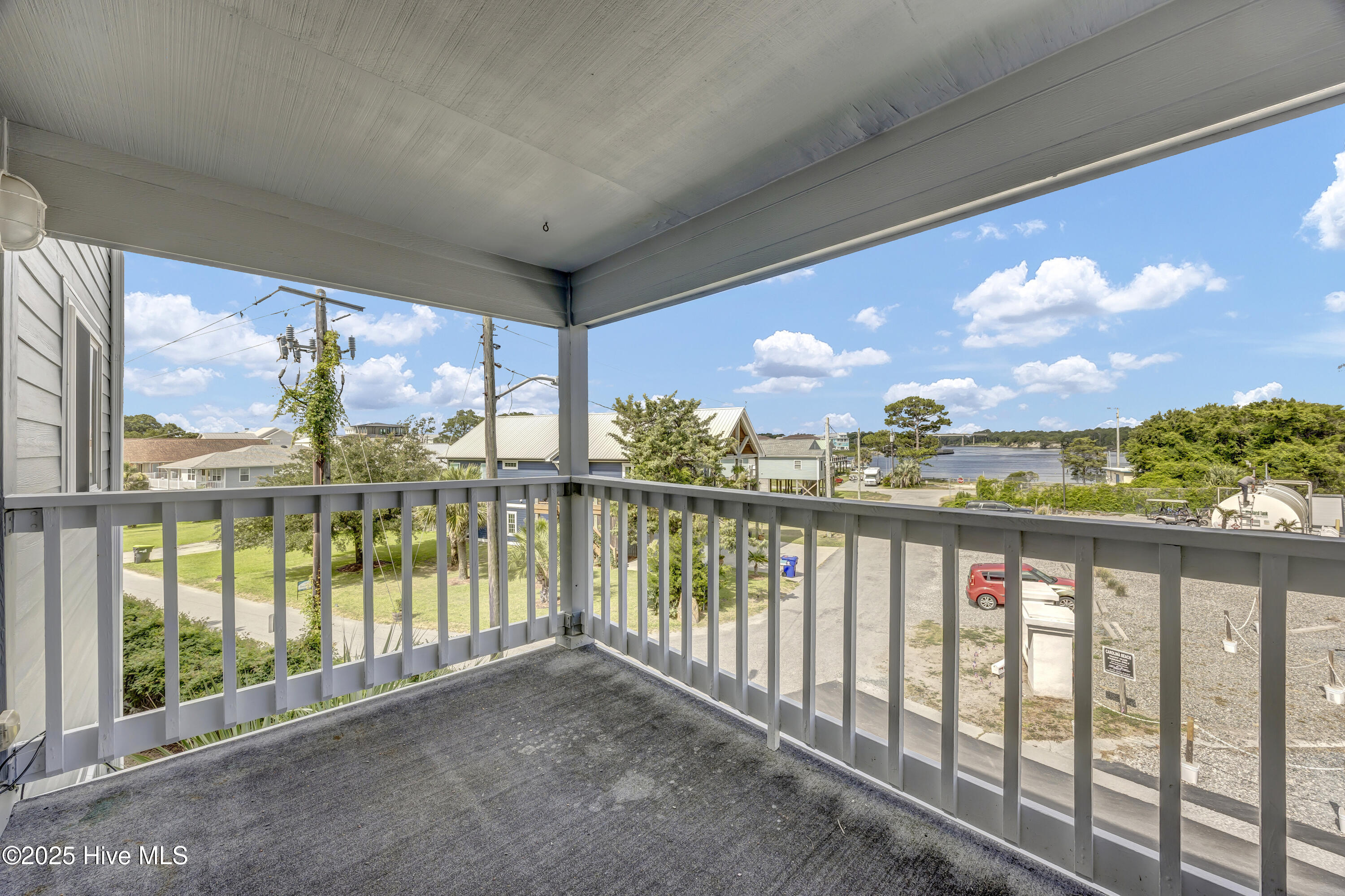 100516907 | Photo 25