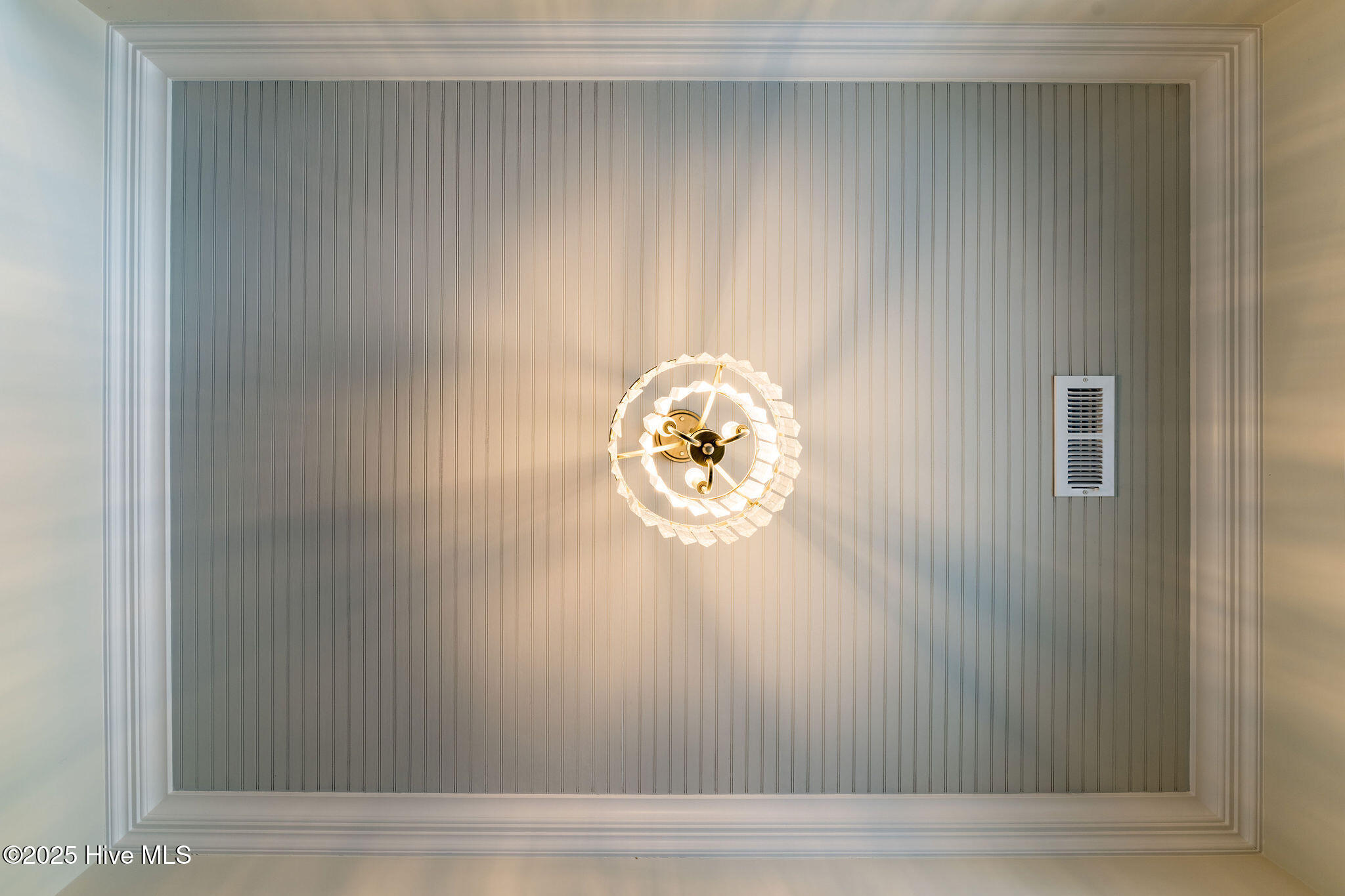 100517606 | Photo 18