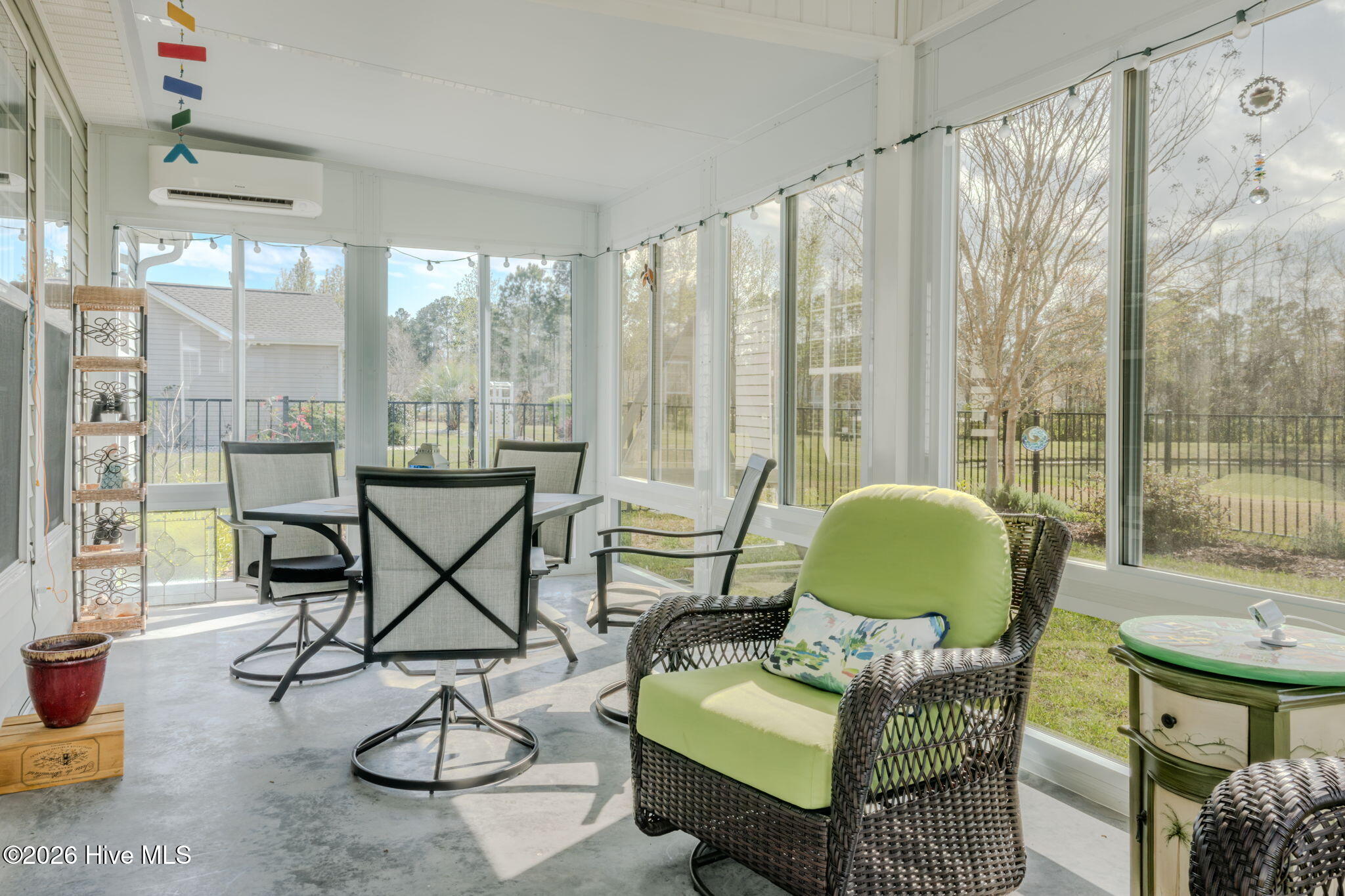 100562762 | Photo 18