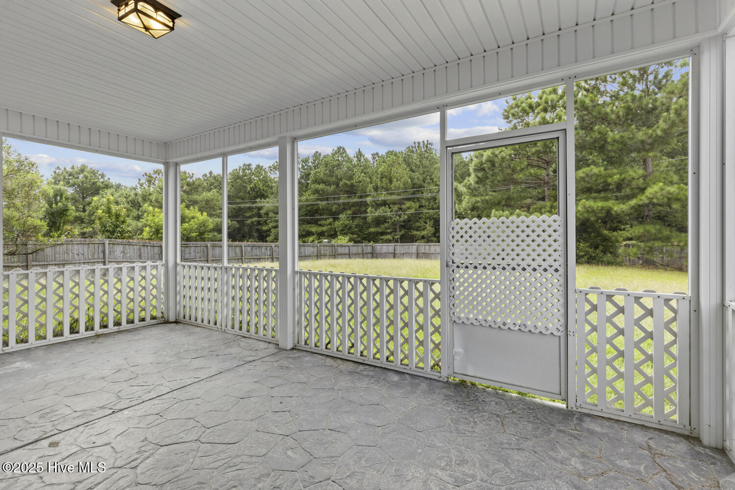 100532522 | Photo 32