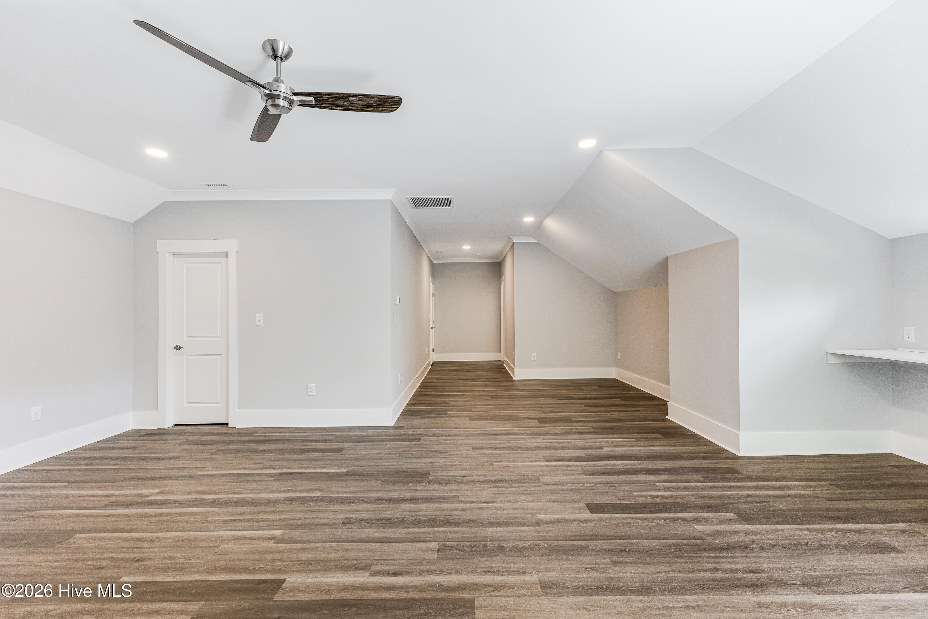 100560439 | Photo 39